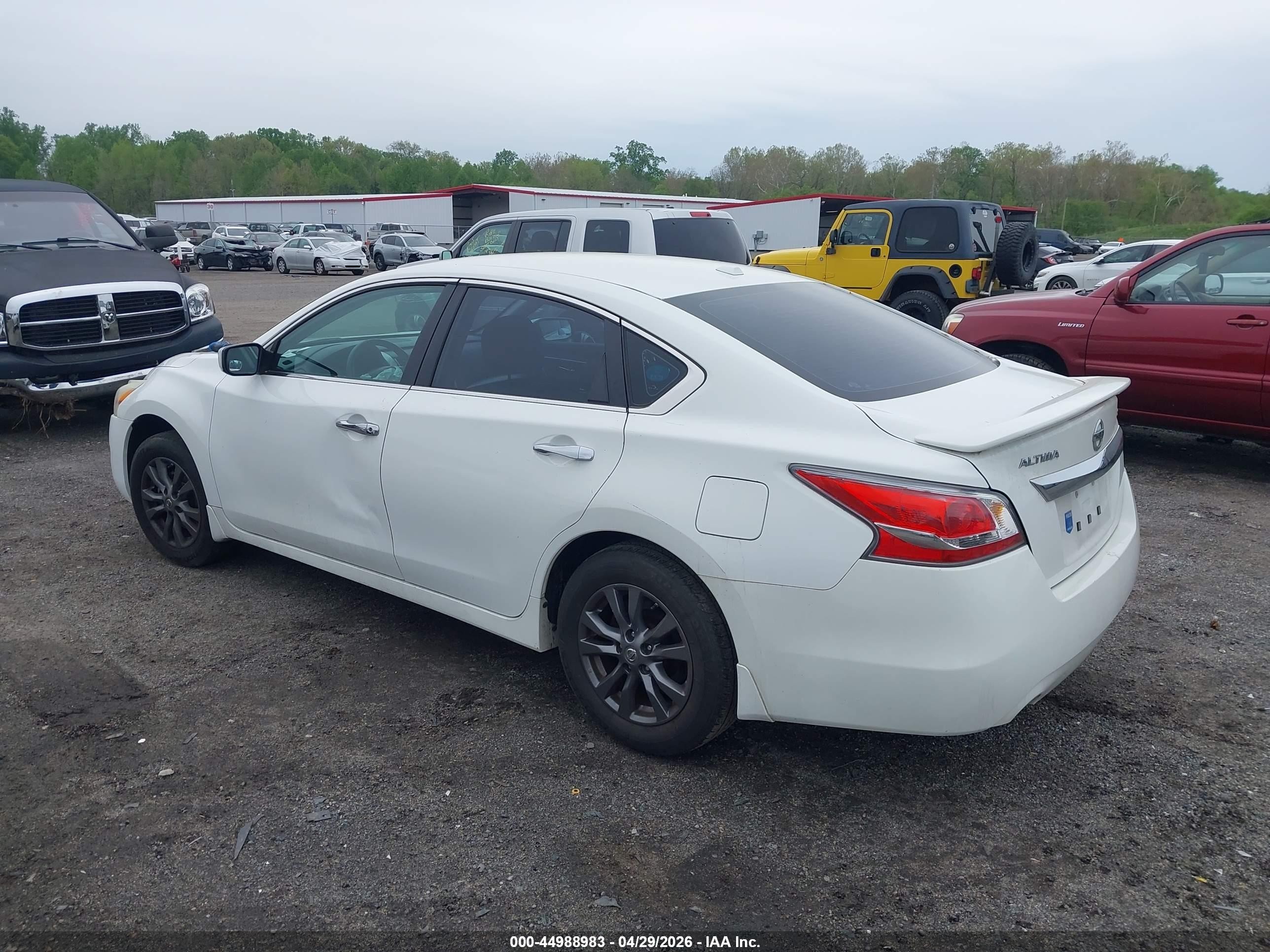 2015 Nissan Altima 2.5 S White vin: 1N4AL3AP0FC253048