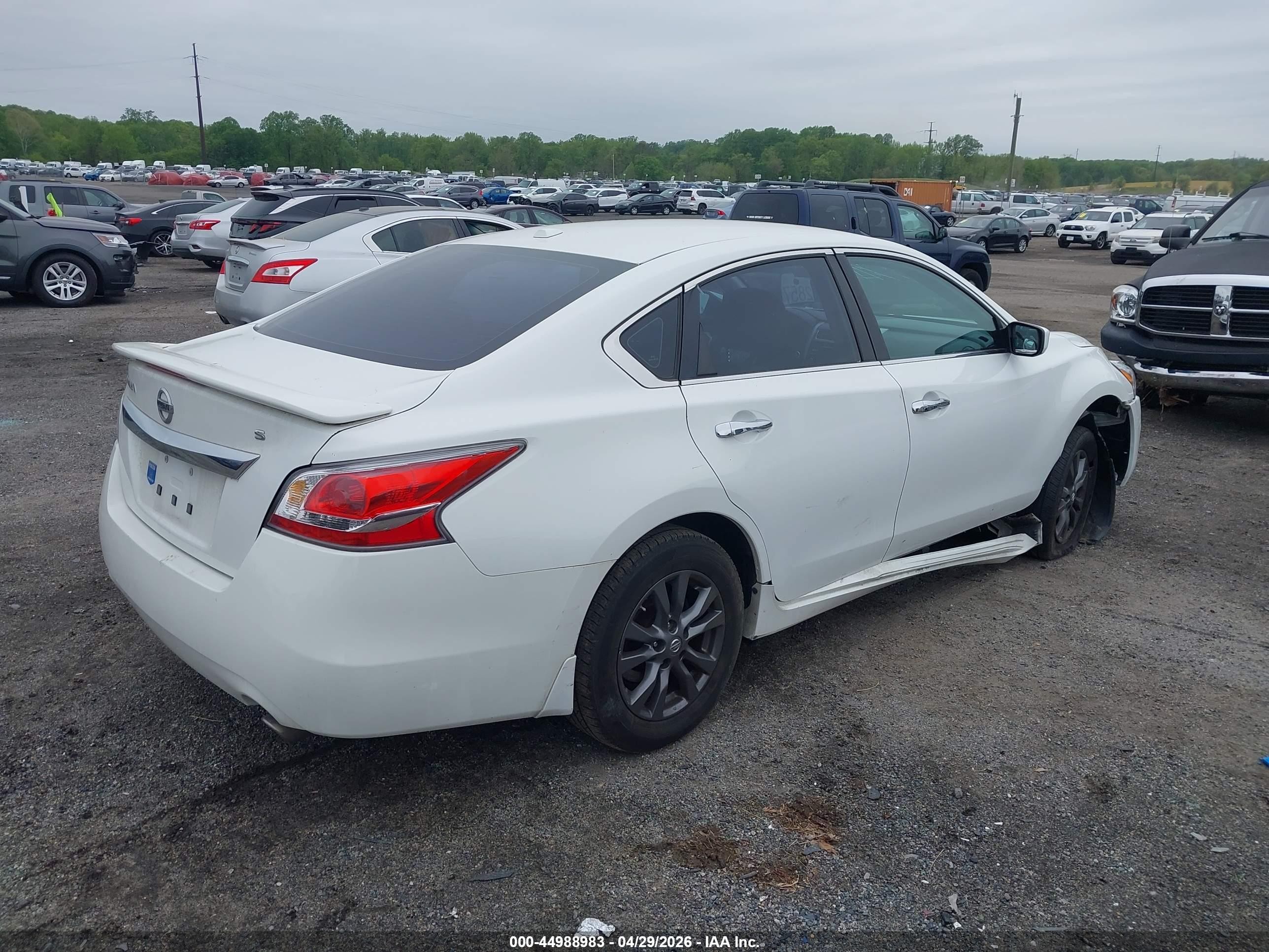 2015 Nissan Altima 2.5 S White vin: 1N4AL3AP0FC253048