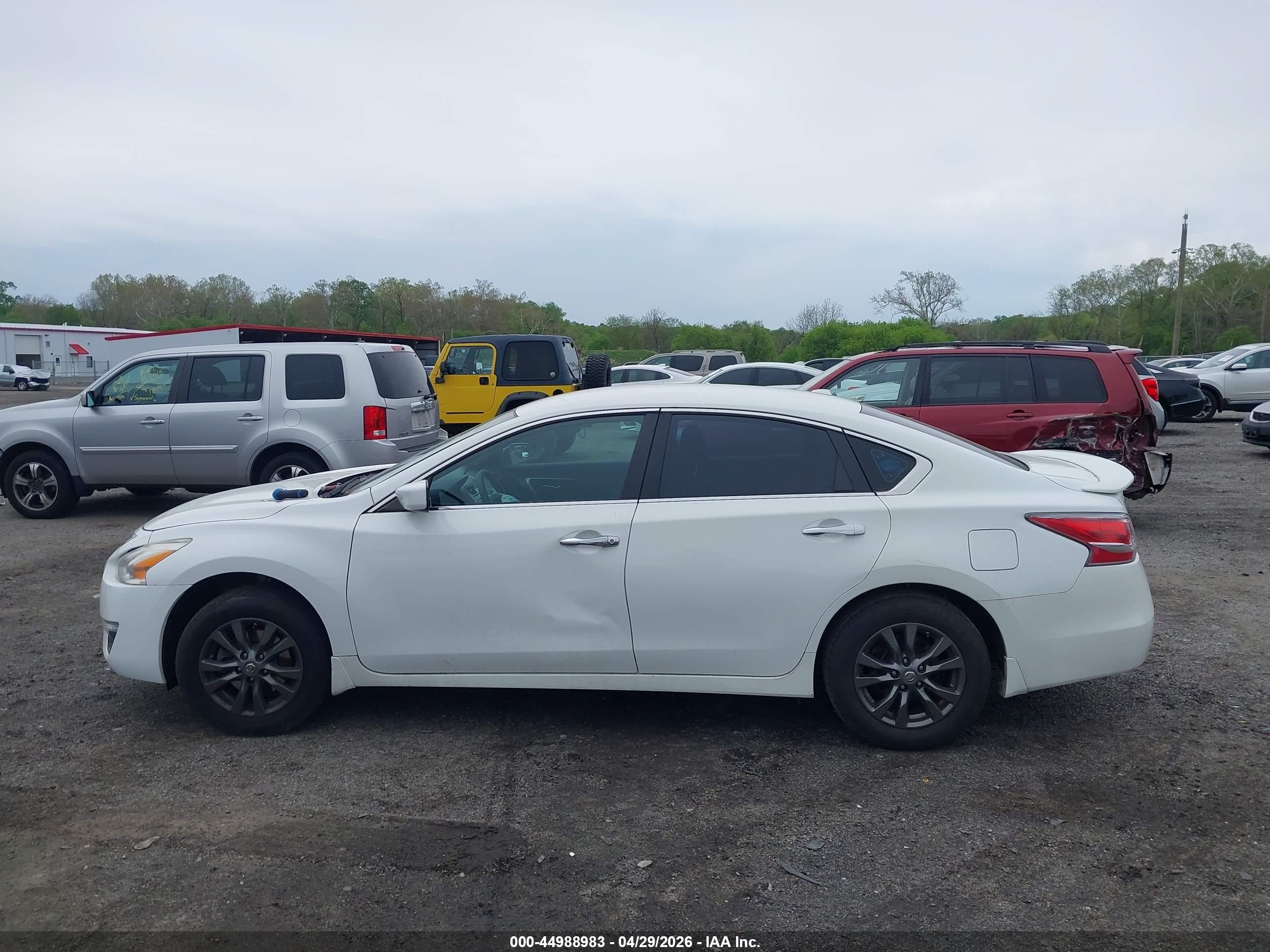 2015 Nissan Altima 2.5 S White vin: 1N4AL3AP0FC253048