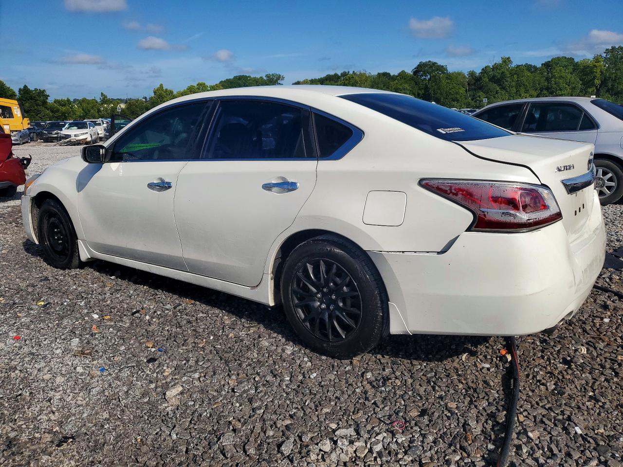 2015 Nissan Altima 2.5 S White vin: 1N4AL3AP0FC273705