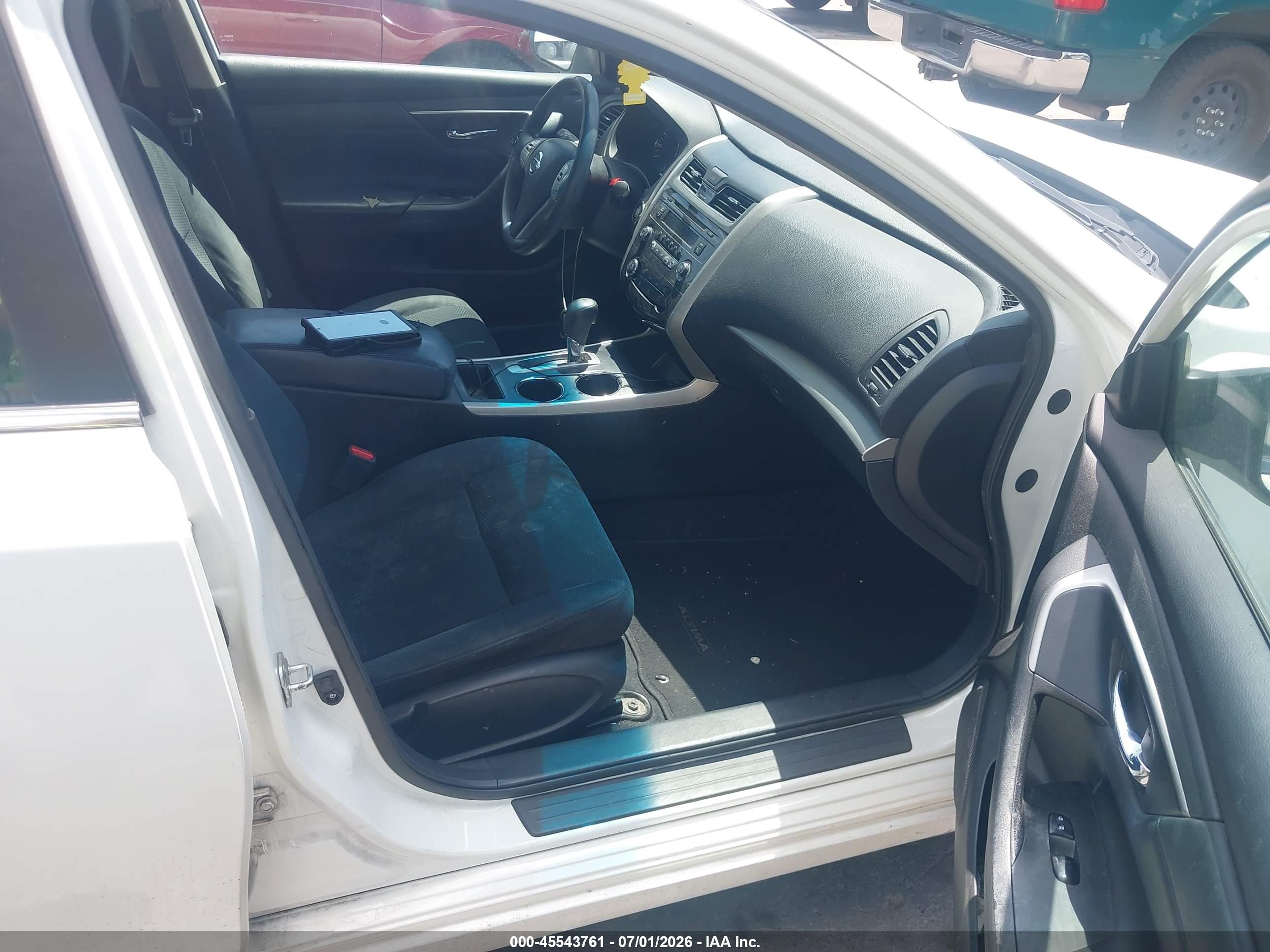 2015 Nissan Altima 2.5/2.5 S/2.5 Sl/2.5 Sv White vin: 1N4AL3AP0FC275812