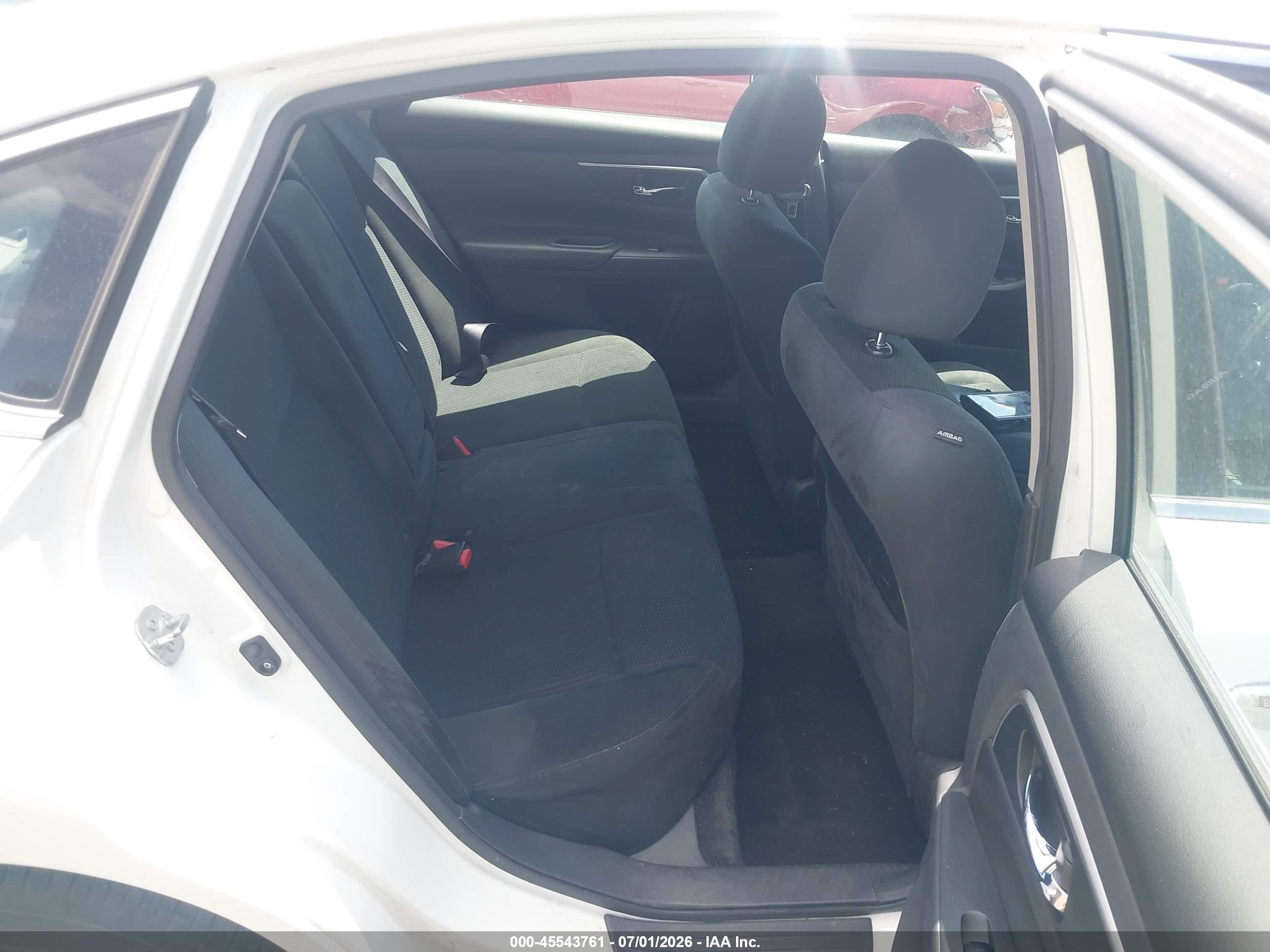 2015 Nissan Altima 2.5/2.5 S/2.5 Sl/2.5 Sv White vin: 1N4AL3AP0FC275812