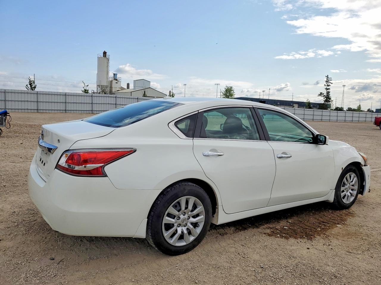 2015 Nissan Altima 2.5 S White vin: 1N4AL3AP0FC278032