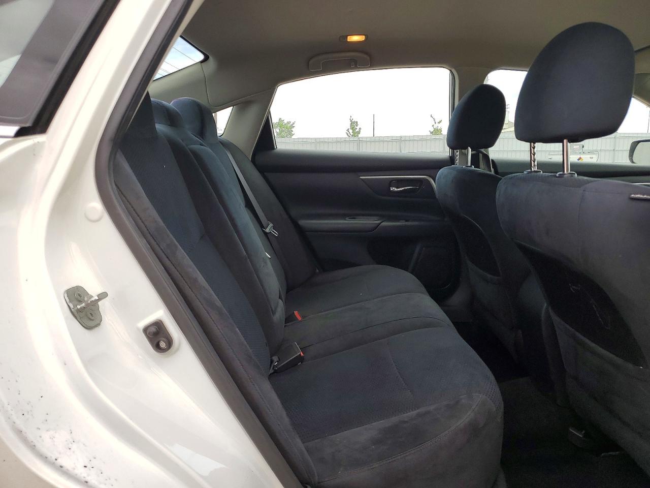 2015 Nissan Altima 2.5 S White vin: 1N4AL3AP0FC278032