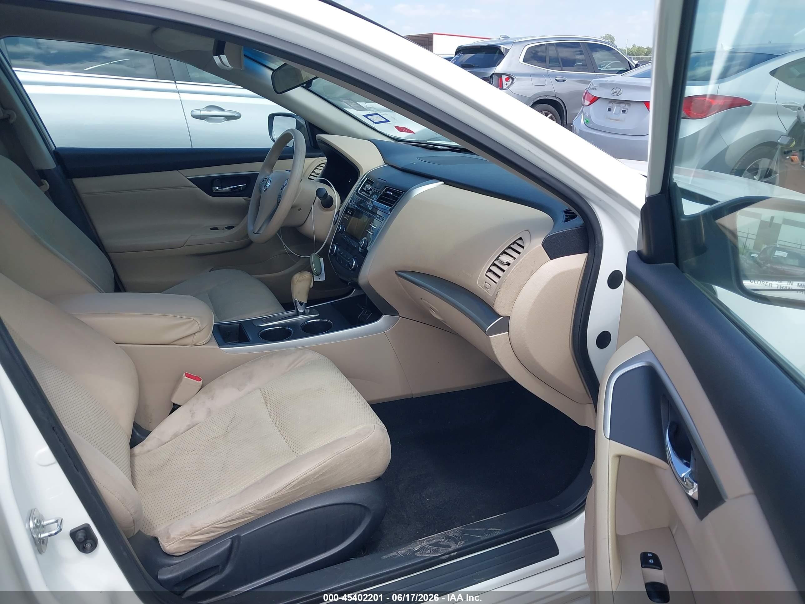 2015 Nissan Altima 2.5 S White vin: 1N4AL3AP0FC411971