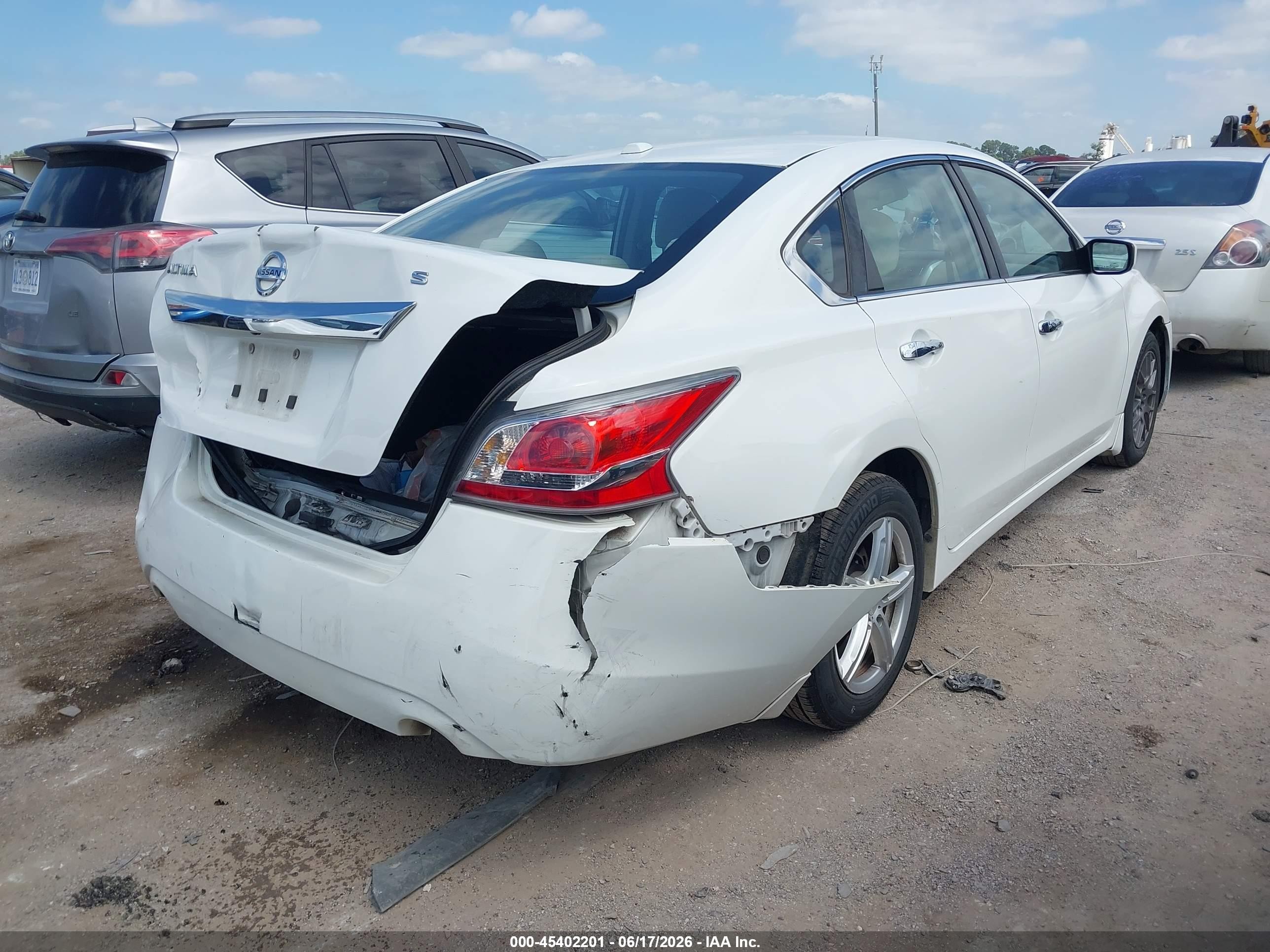 2015 Nissan Altima 2.5 S White vin: 1N4AL3AP0FC411971