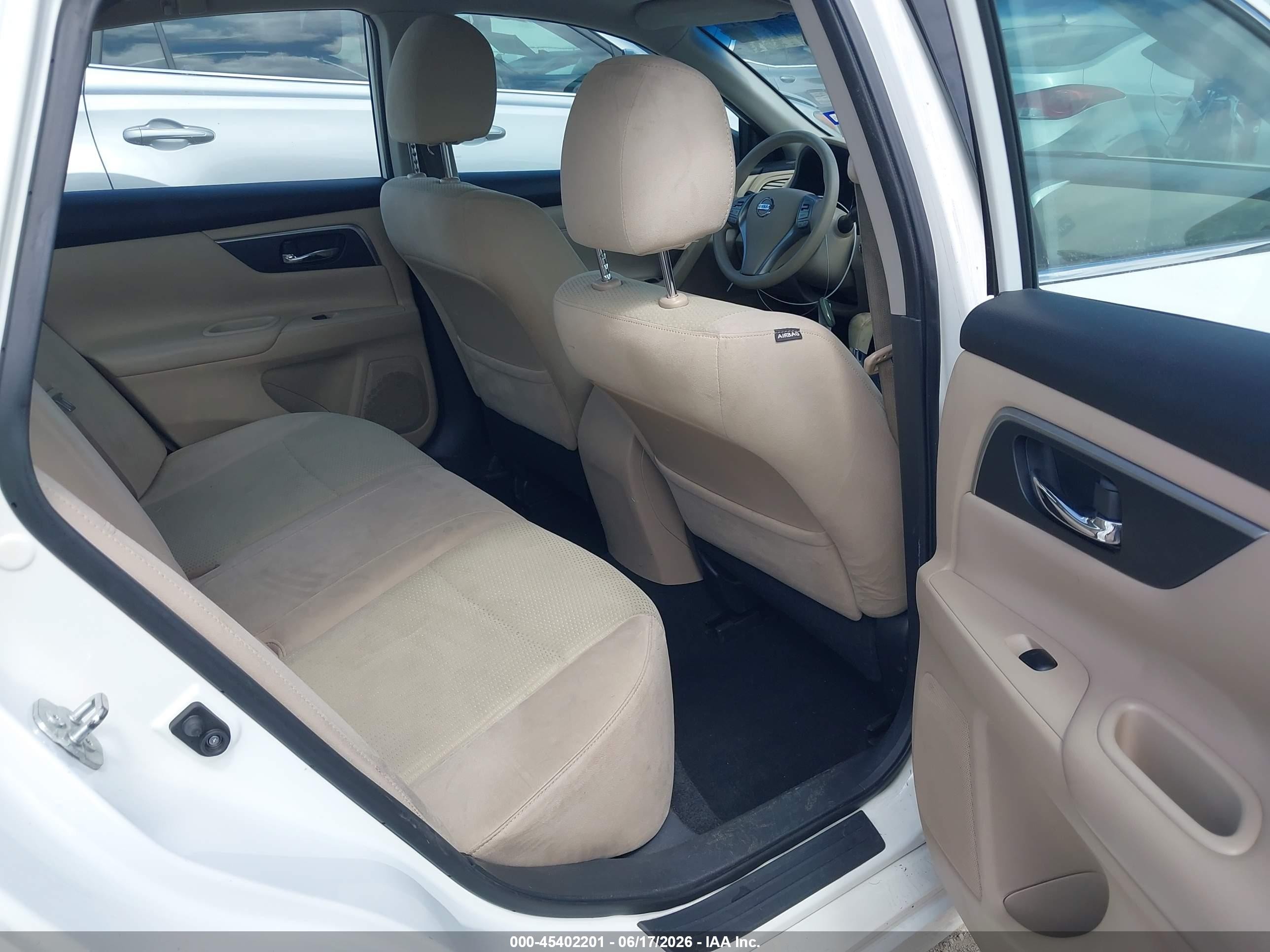 2015 Nissan Altima 2.5 S White vin: 1N4AL3AP0FC411971
