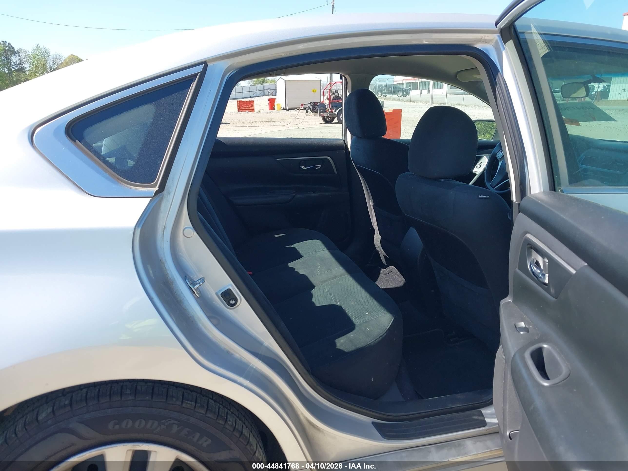 2015 Nissan Altima 2.5 S Silver vin: 1N4AL3AP0FC431184