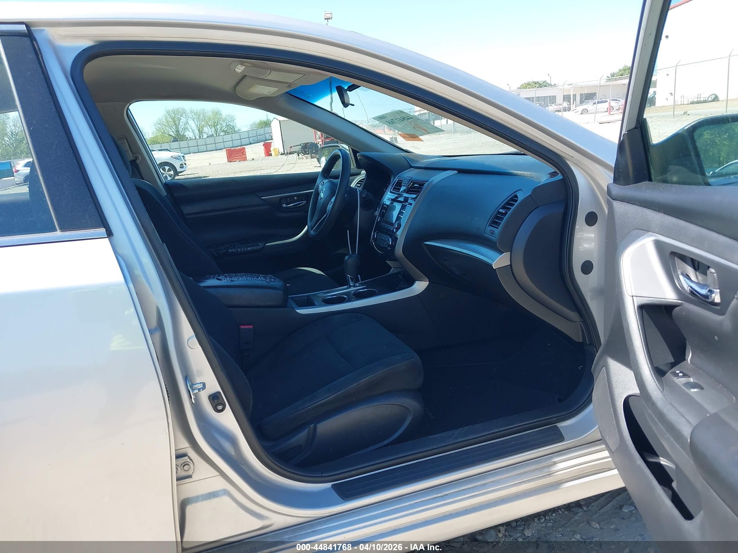 2015 Nissan Altima 2.5 S Silver vin: 1N4AL3AP0FC431184