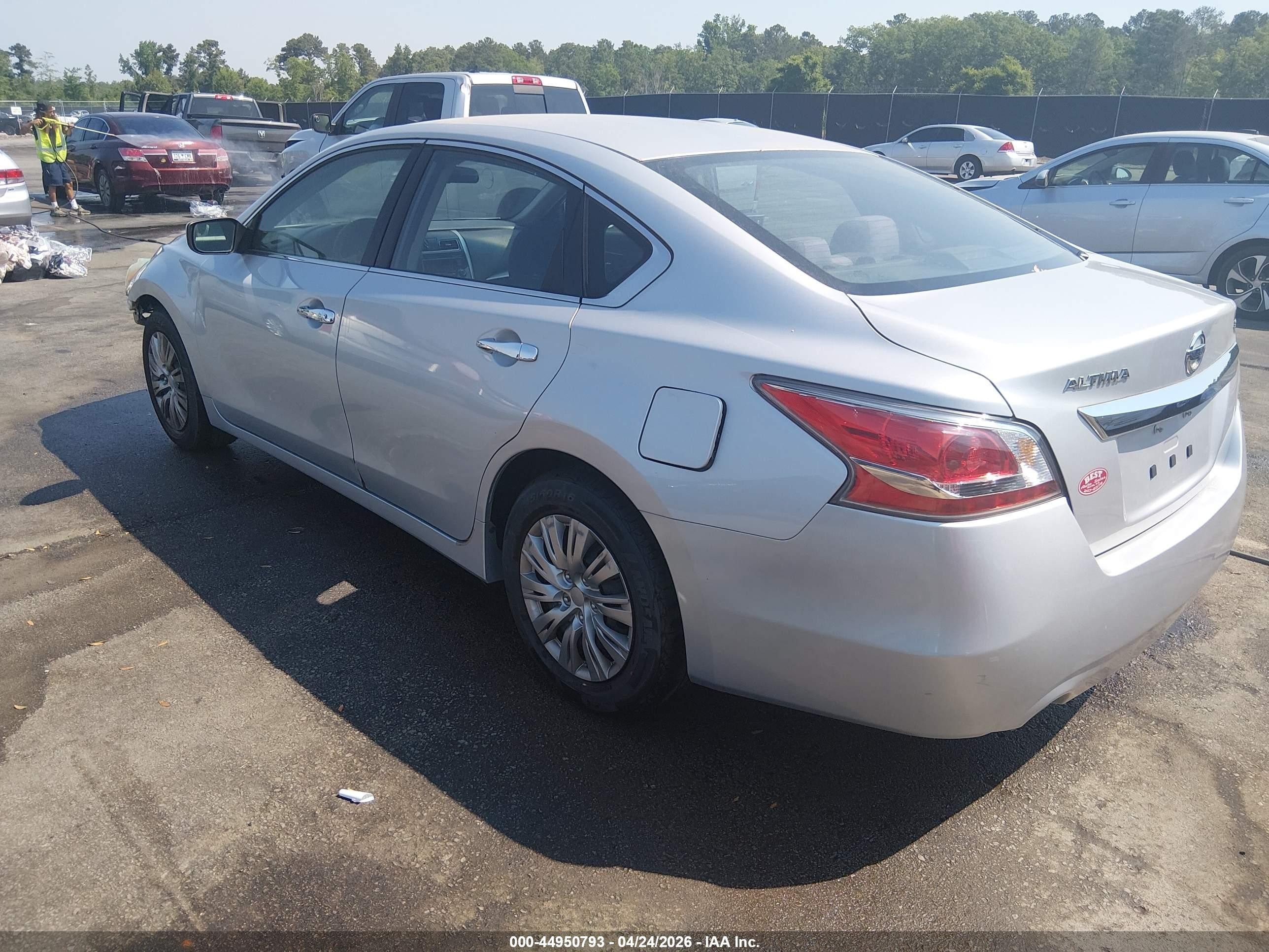 2015 Nissan Altima 2.5/2.5 S/2.5 Sl/2.5 Sv Серебряный vin: 1N4AL3AP0FC439723