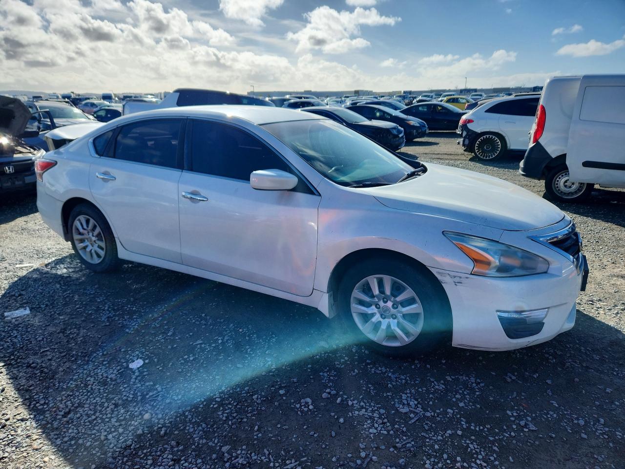 2015 Nissan Altima 2.5 White vin: 1N4AL3AP0FC464881