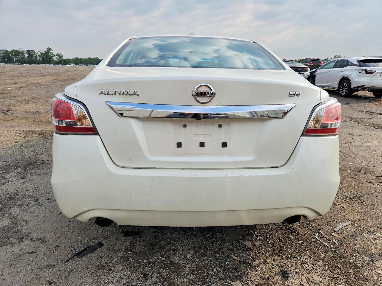 2015 Nissan Altima 2.5 Sv White vin: 1N4AL3AP0FC468106