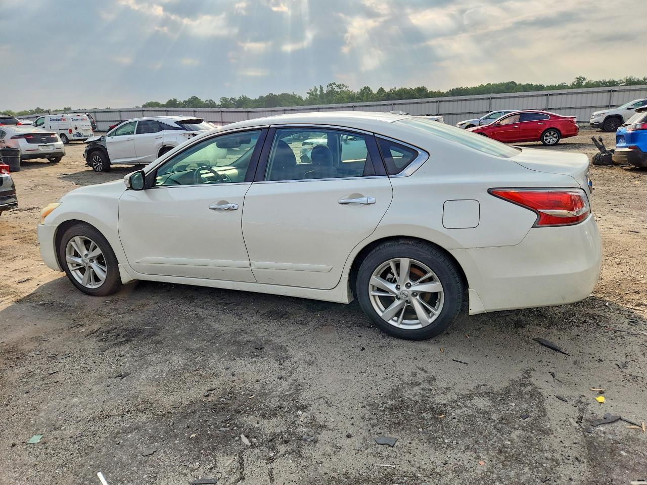 2015 Nissan Altima 2.5 Sv White vin: 1N4AL3AP0FC468106