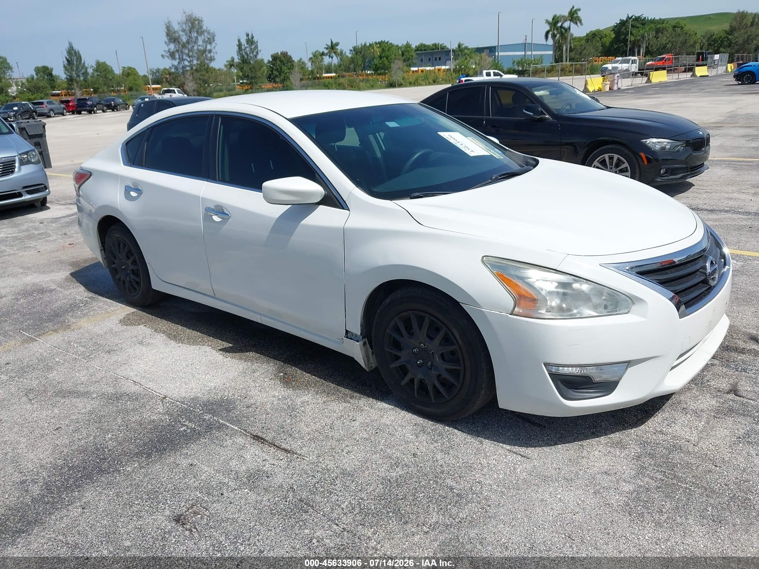 2015 Nissan Altima 2.5 S White vin: 1N4AL3AP0FC487318