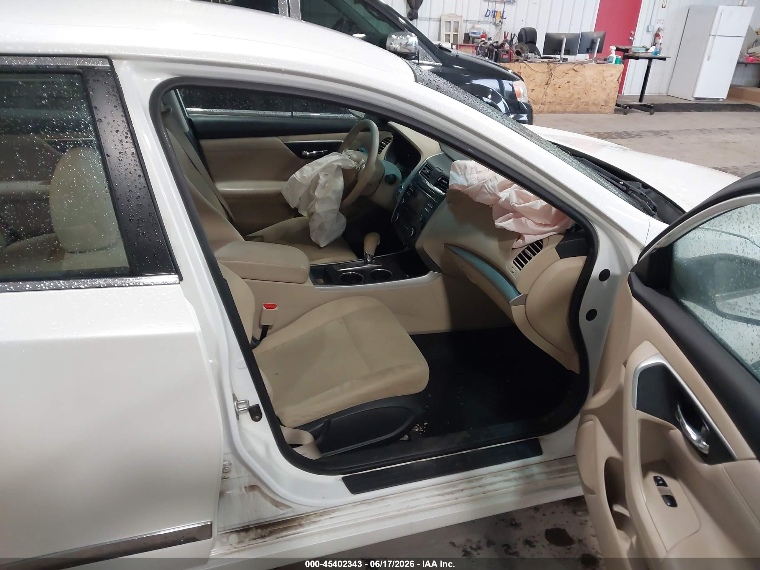 2015 Nissan Altima 2.5 S White vin: 1N4AL3AP0FC568254