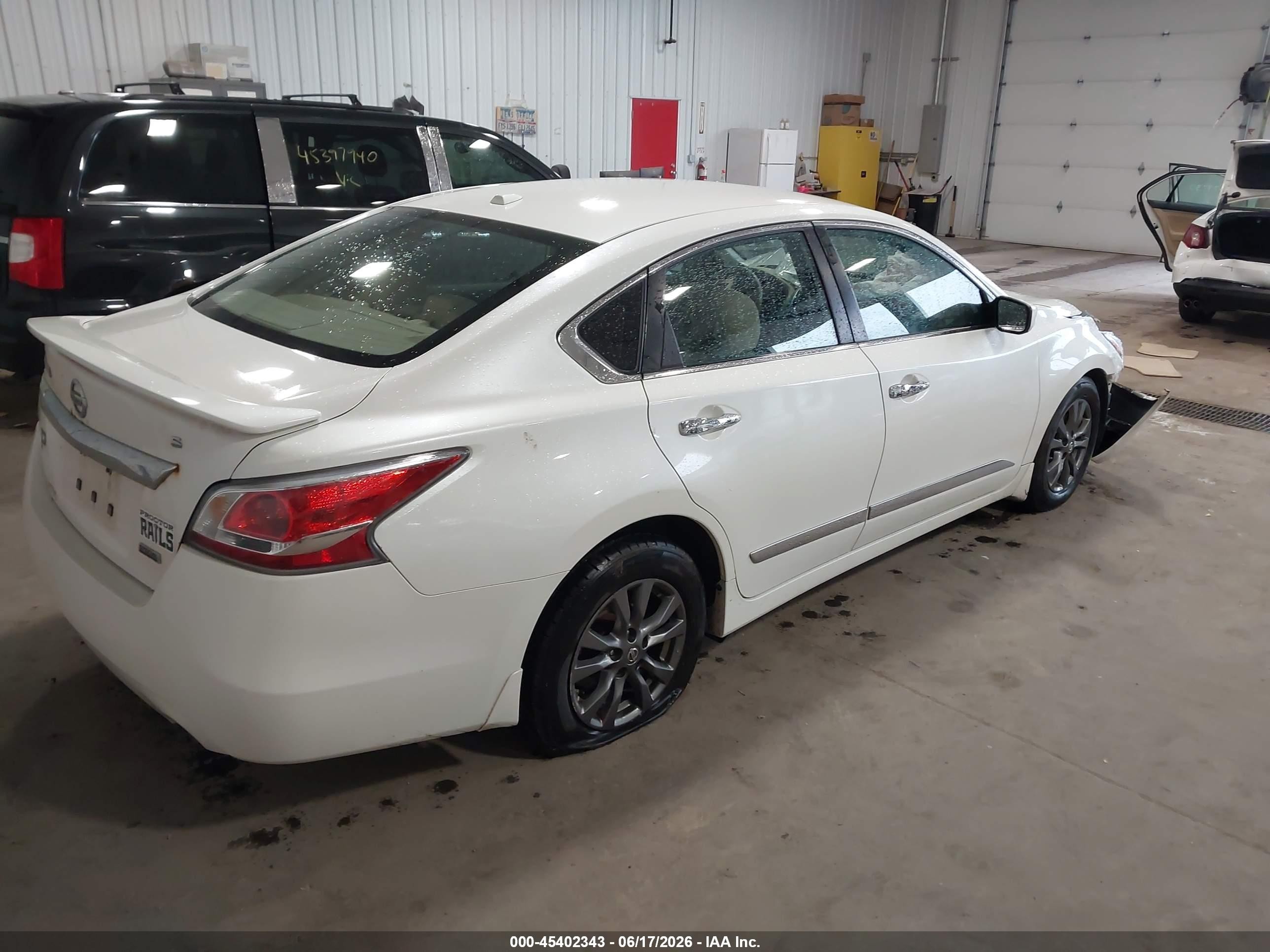 2015 Nissan Altima 2.5 S White vin: 1N4AL3AP0FC568254