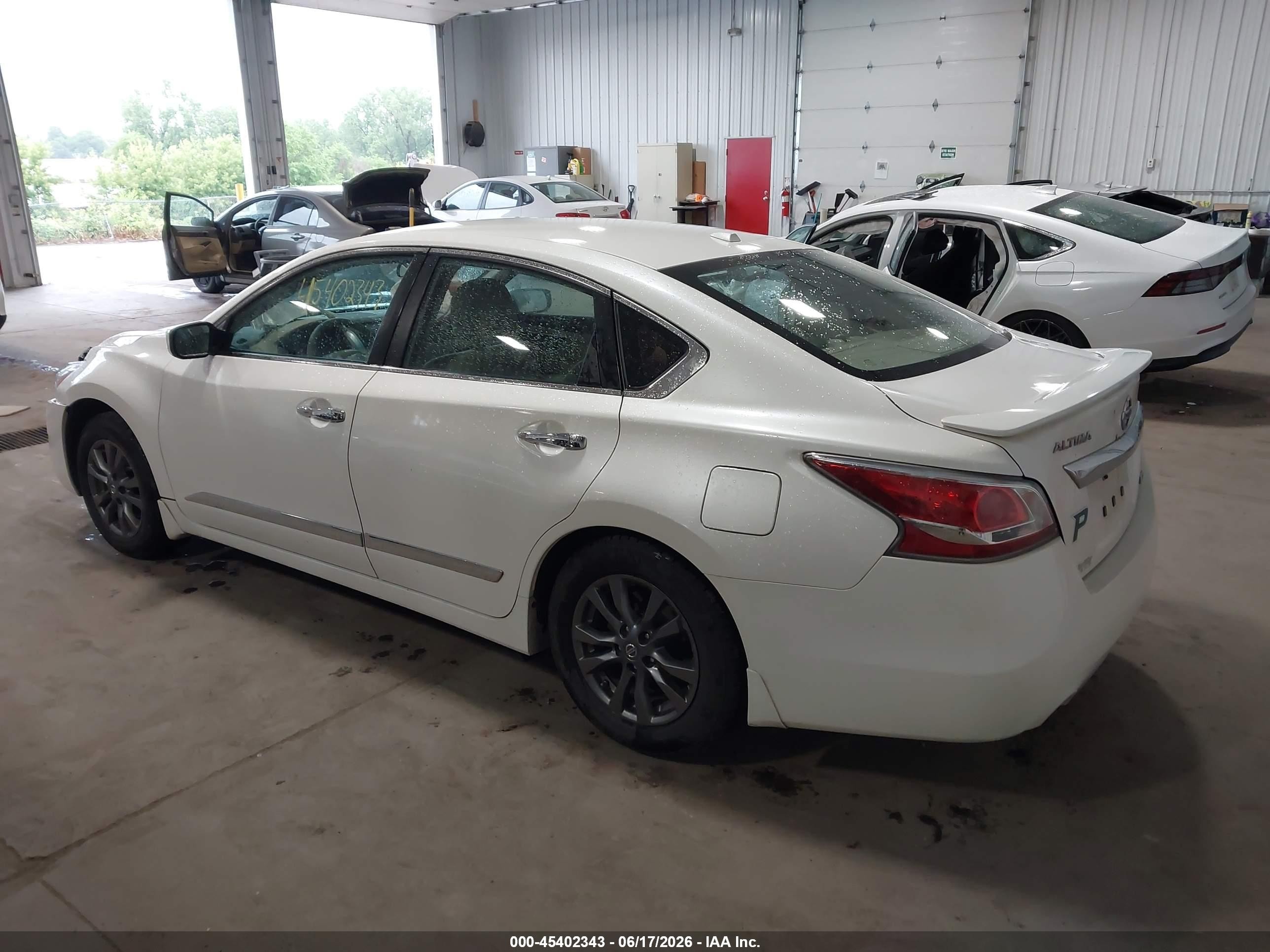 2015 Nissan Altima 2.5 S White vin: 1N4AL3AP0FC568254