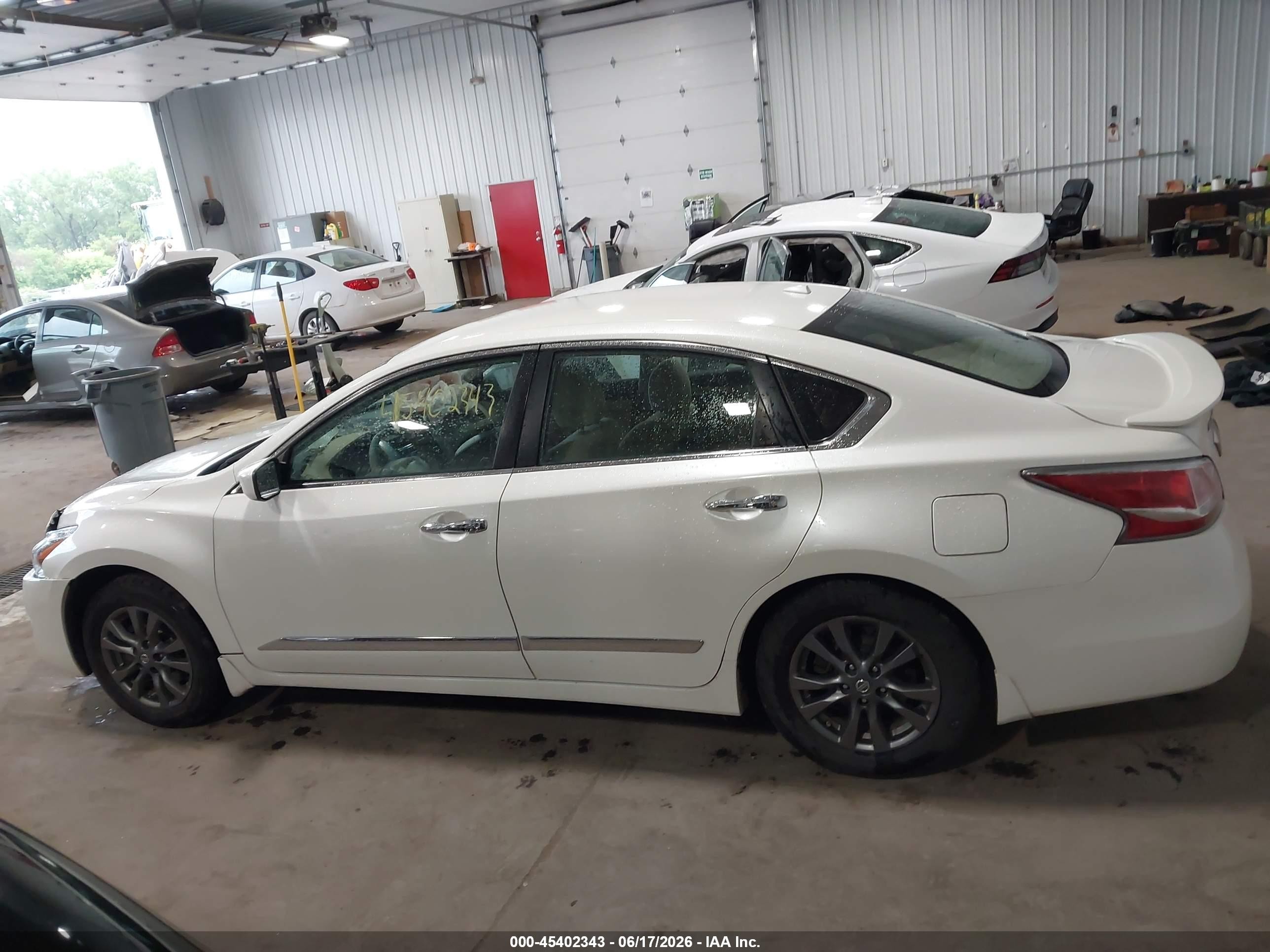 2015 Nissan Altima 2.5 S White vin: 1N4AL3AP0FC568254