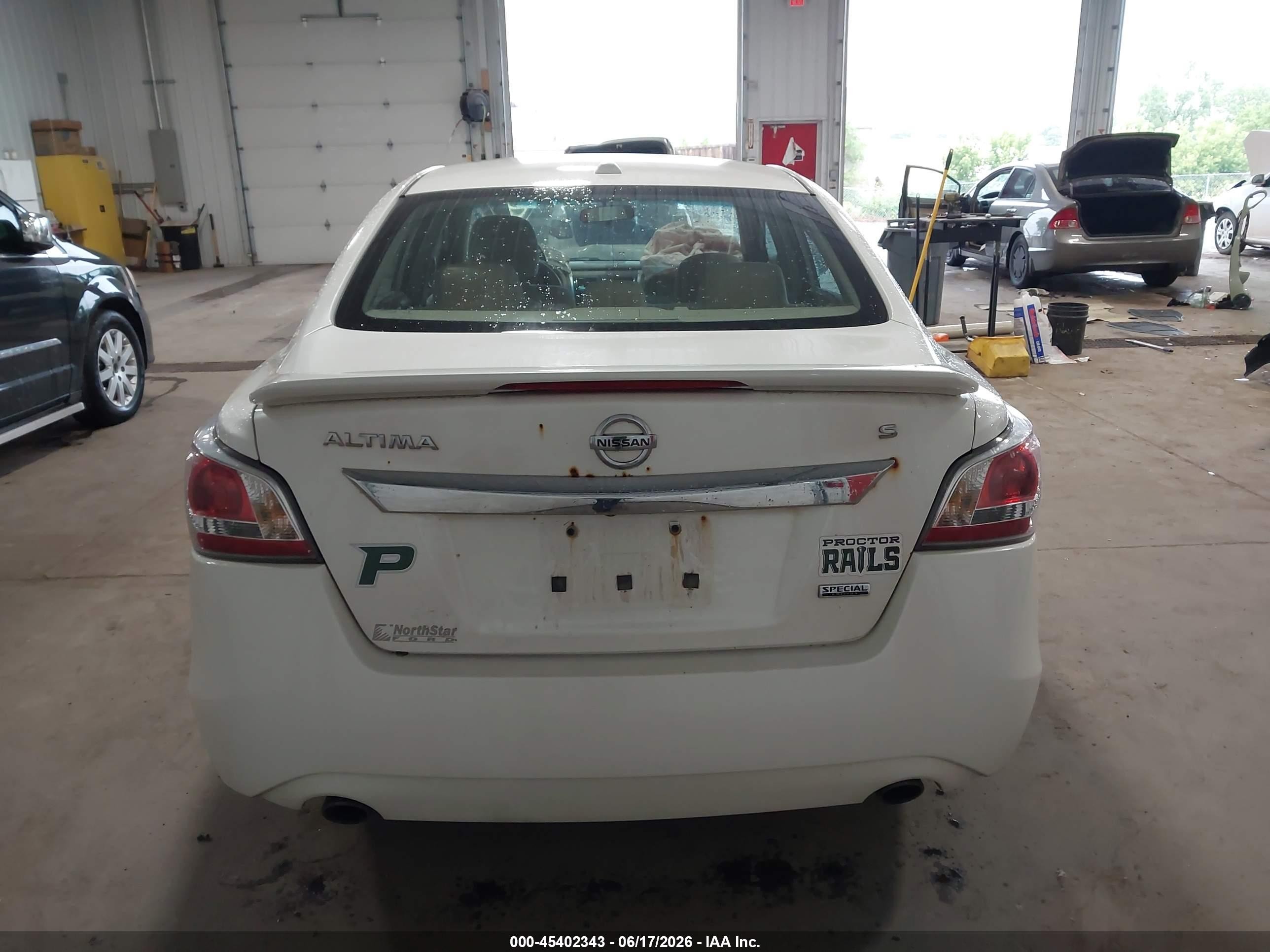 2015 Nissan Altima 2.5 S White vin: 1N4AL3AP0FC568254