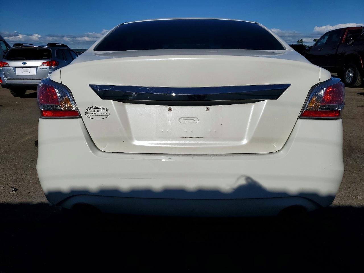 2015 Nissan Altima 2.5 S White vin: 1N4AL3AP0FC574300