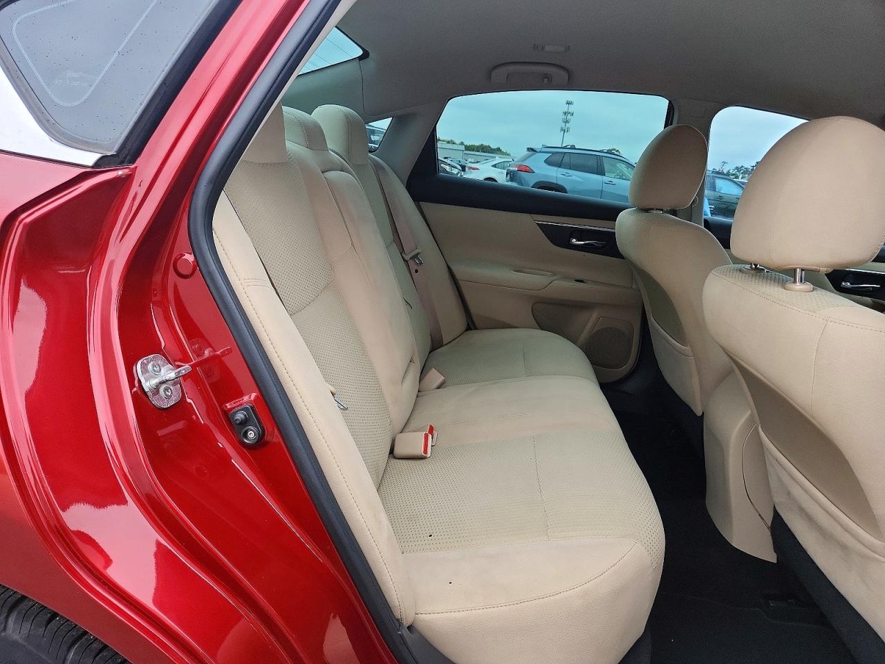 2015 Nissan Altima 2.5 S Red vin: 1N4AL3AP0FN330439