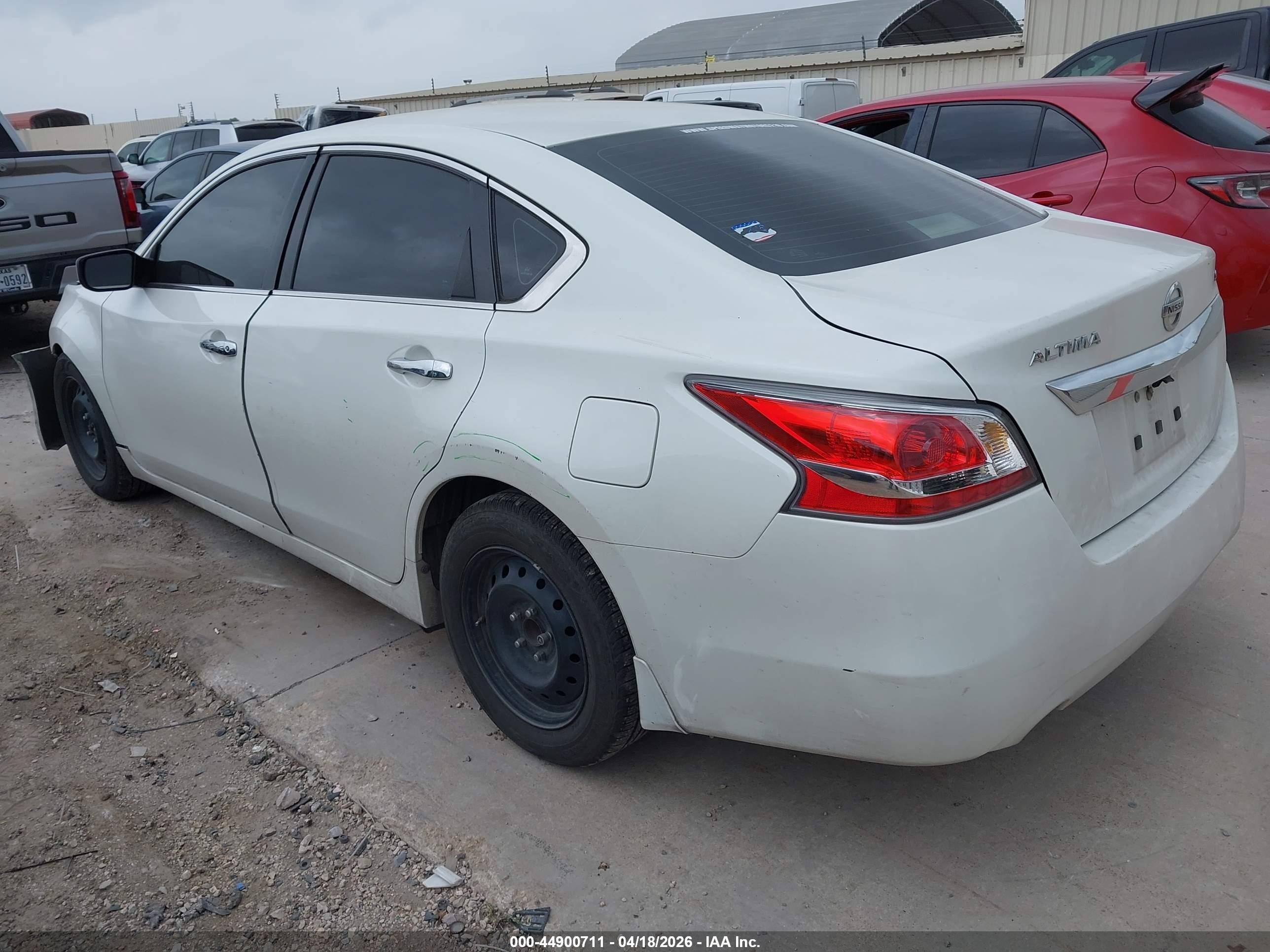 2015 Nissan Altima 2.5 S White vin: 1N4AL3AP0FN330666
