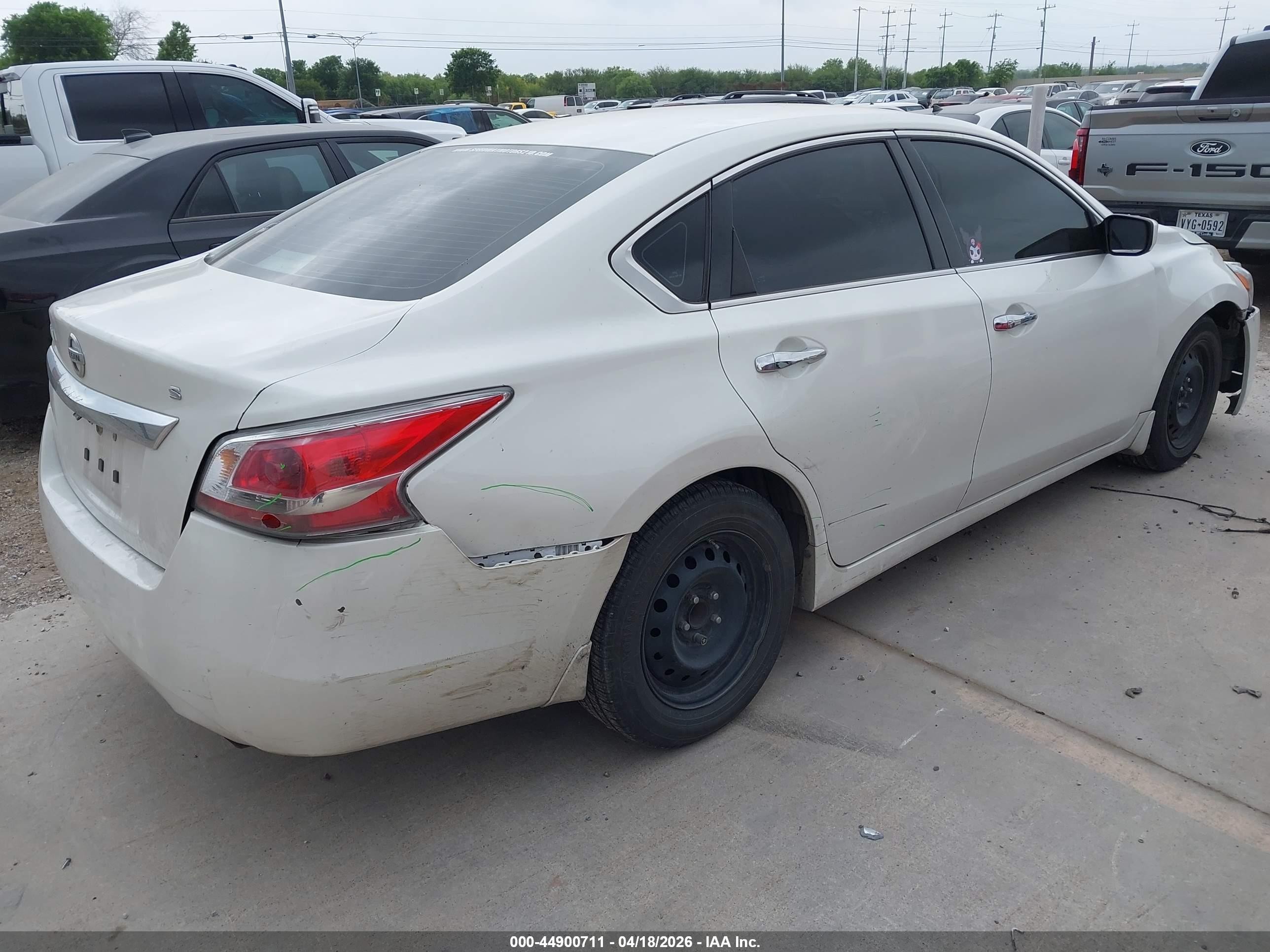 2015 Nissan Altima 2.5 S White vin: 1N4AL3AP0FN330666