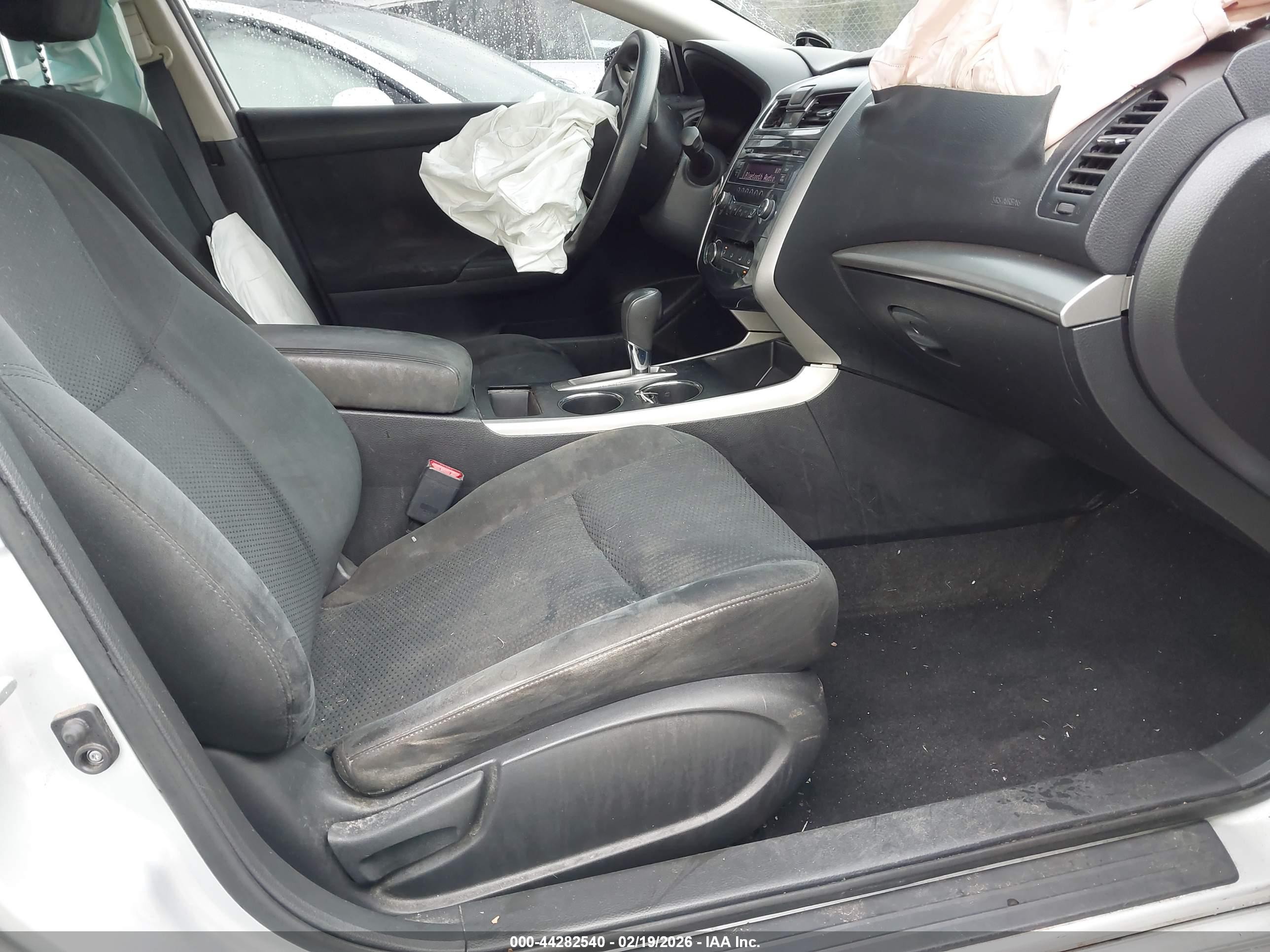 2015 Nissan Altima 2.5 S Silver vin: 1N4AL3AP0FN365658