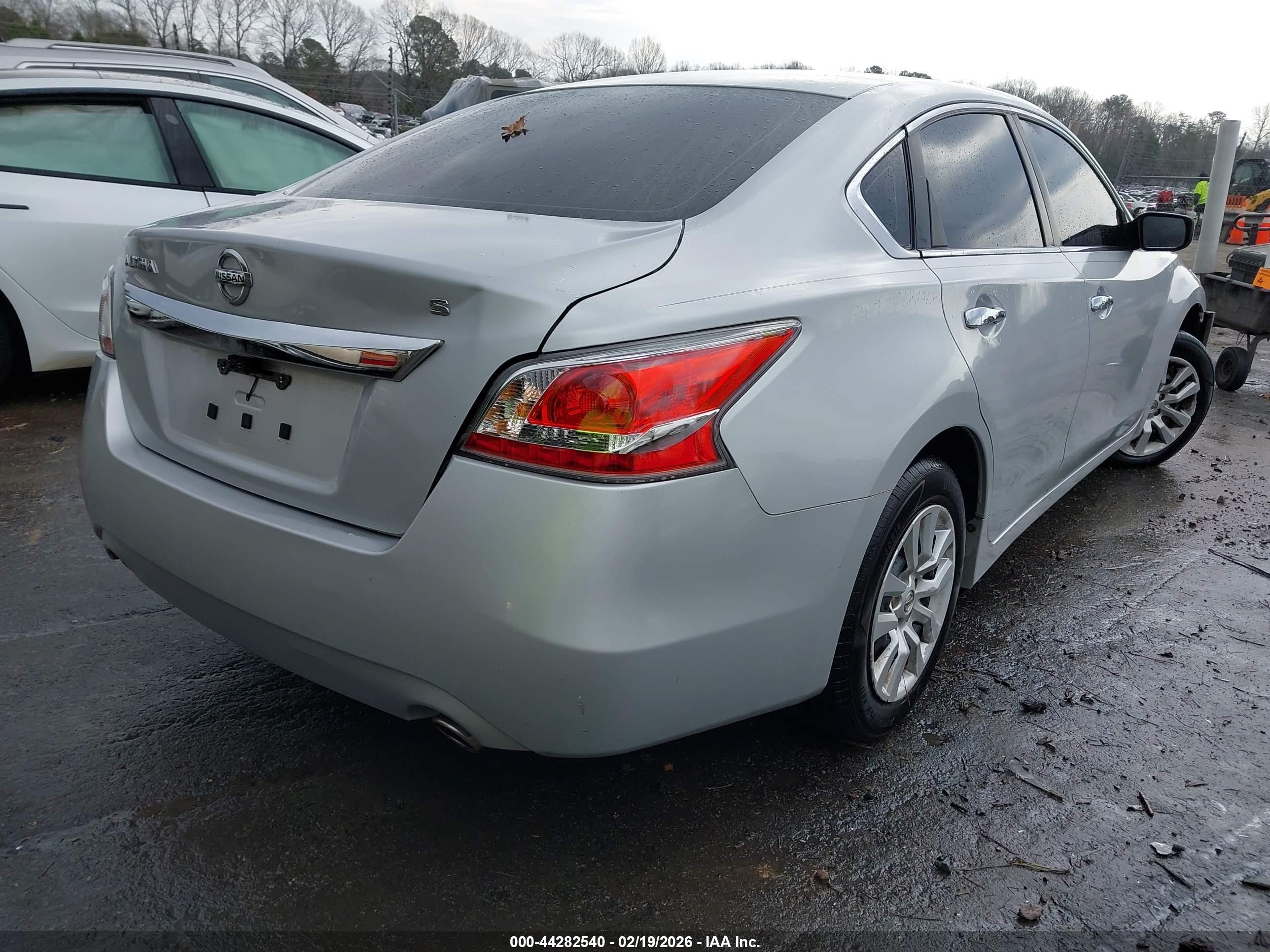 2015 Nissan Altima 2.5 S Silver vin: 1N4AL3AP0FN365658