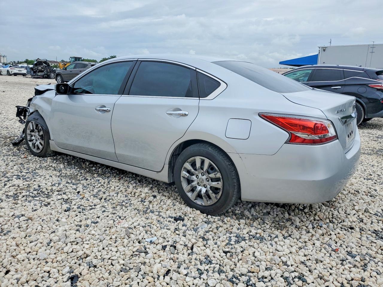 2015 Nissan Altima 2.5 S Белый vin: 1N4AL3AP0FN376644