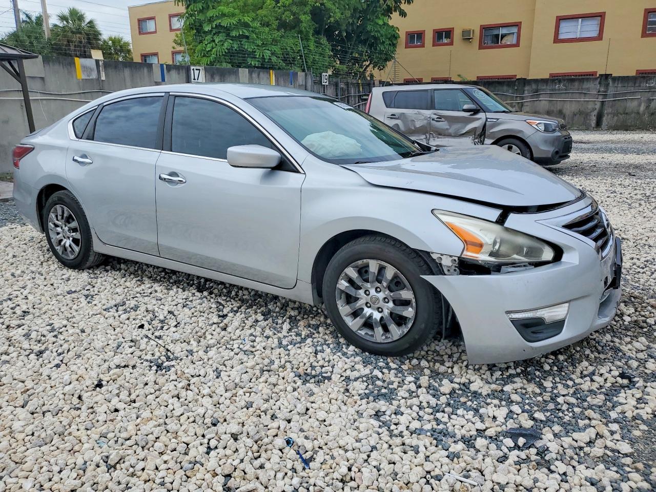 2015 Nissan Altima 2.5 S Белый vin: 1N4AL3AP0FN376644