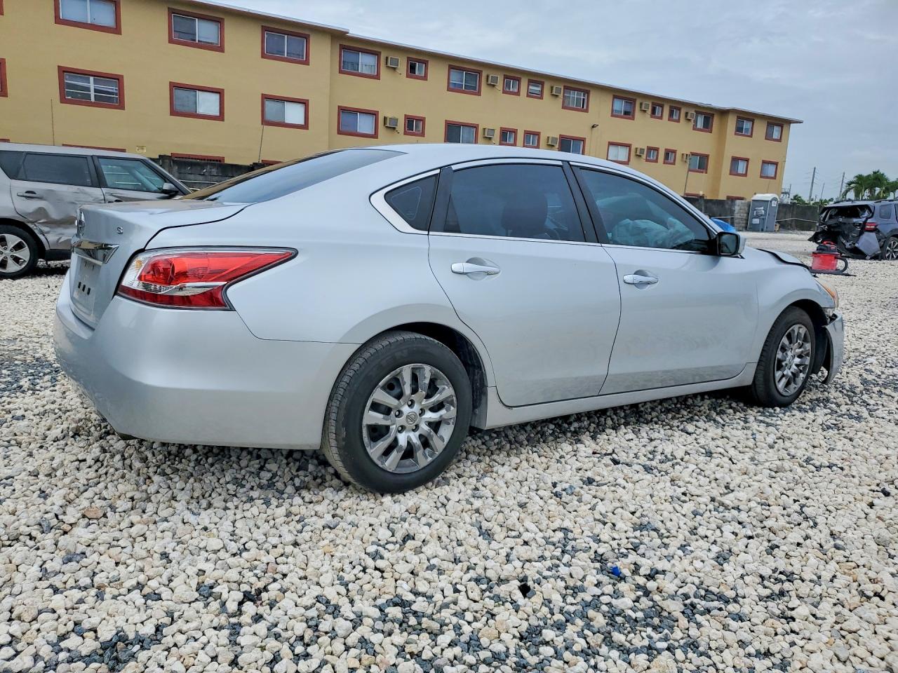 2015 Nissan Altima 2.5 S Белый vin: 1N4AL3AP0FN376644