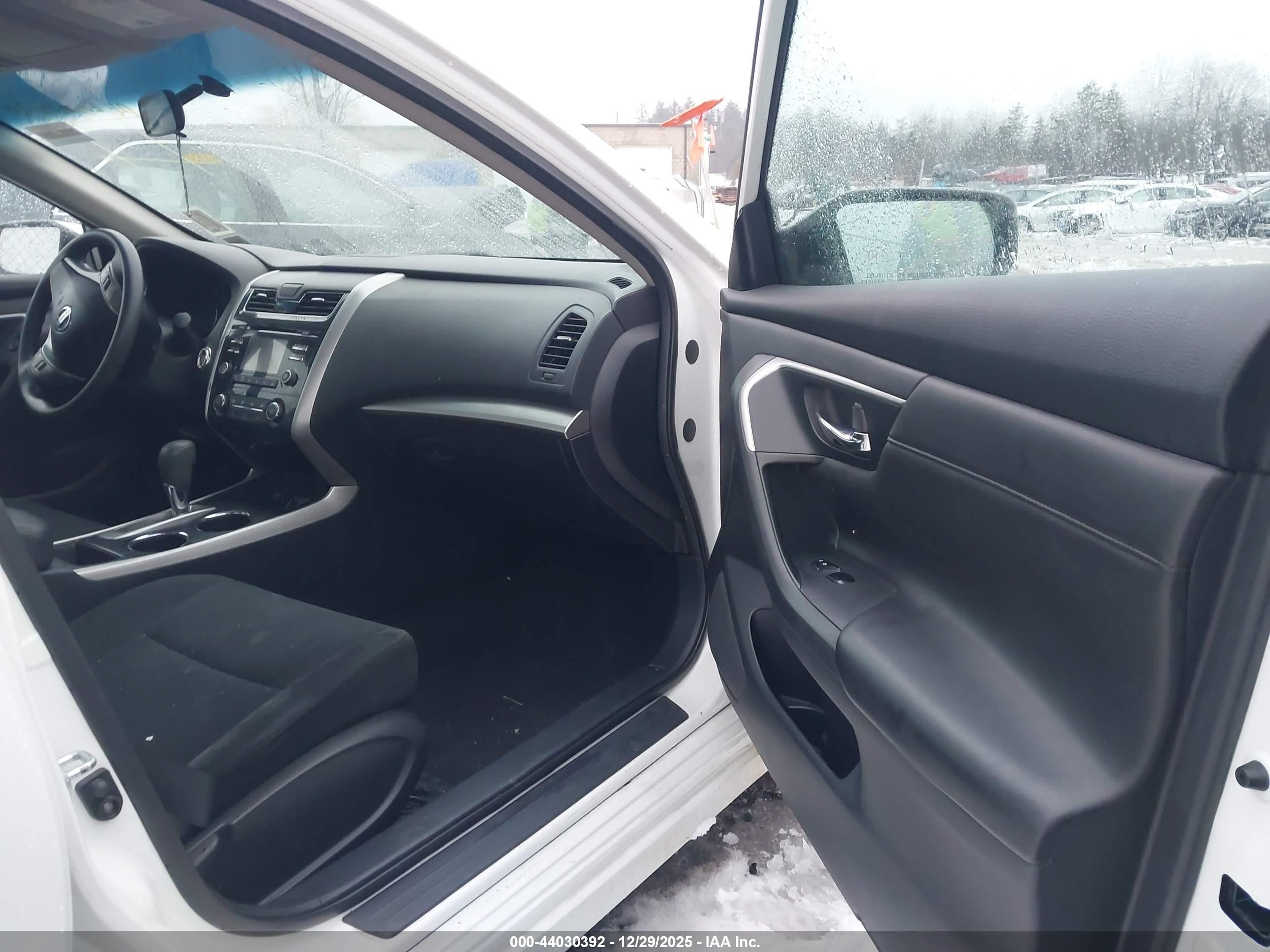2015 Nissan Altima 2.5/2.5 S/2.5 Sl/2.5 Sv Белый vin: 1N4AL3AP0FN385831