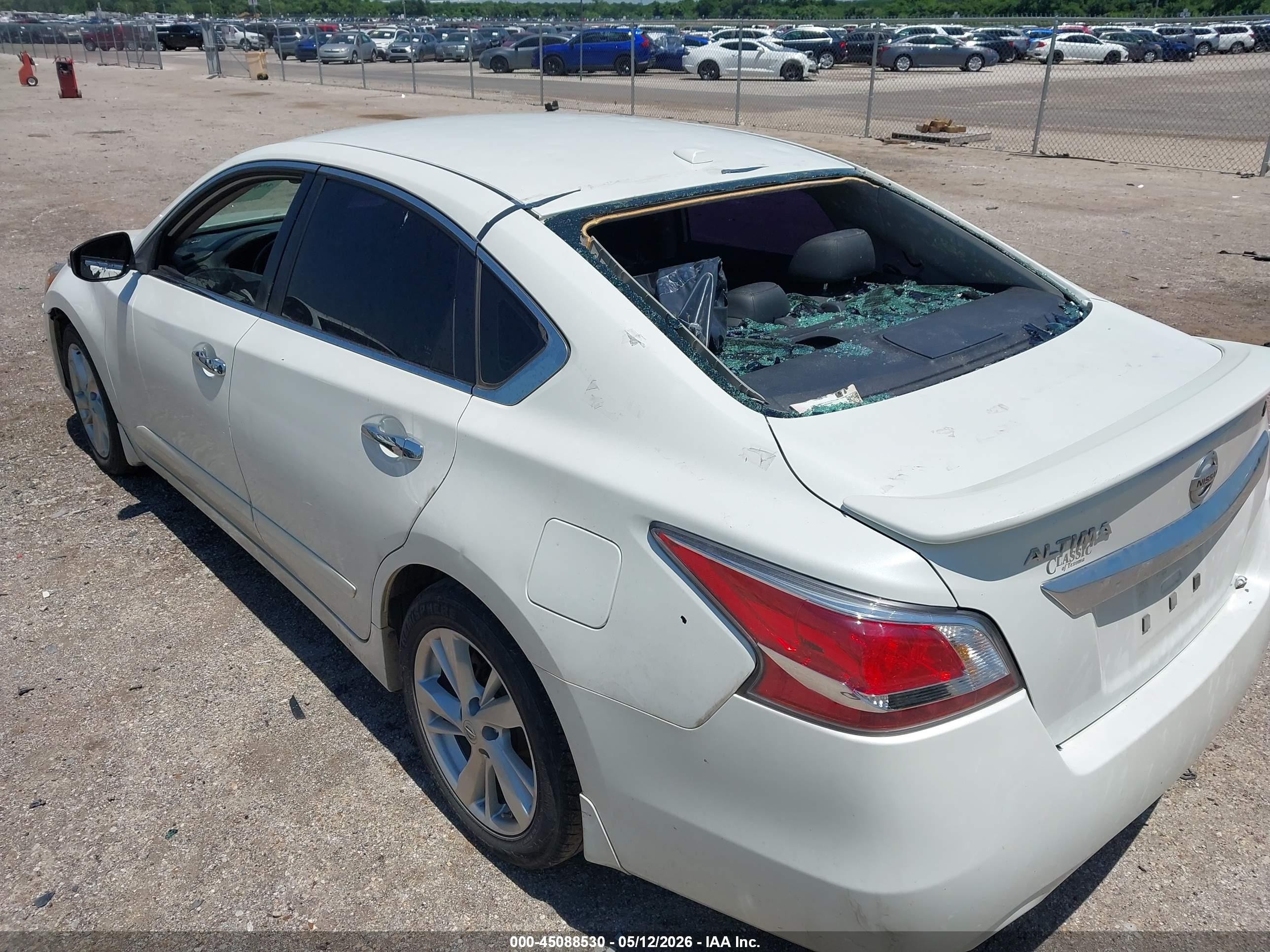 2015 Nissan Altima 2.5/2.5 S/2.5 Sl/2.5 Sv White vin: 1N4AL3AP0FN394495