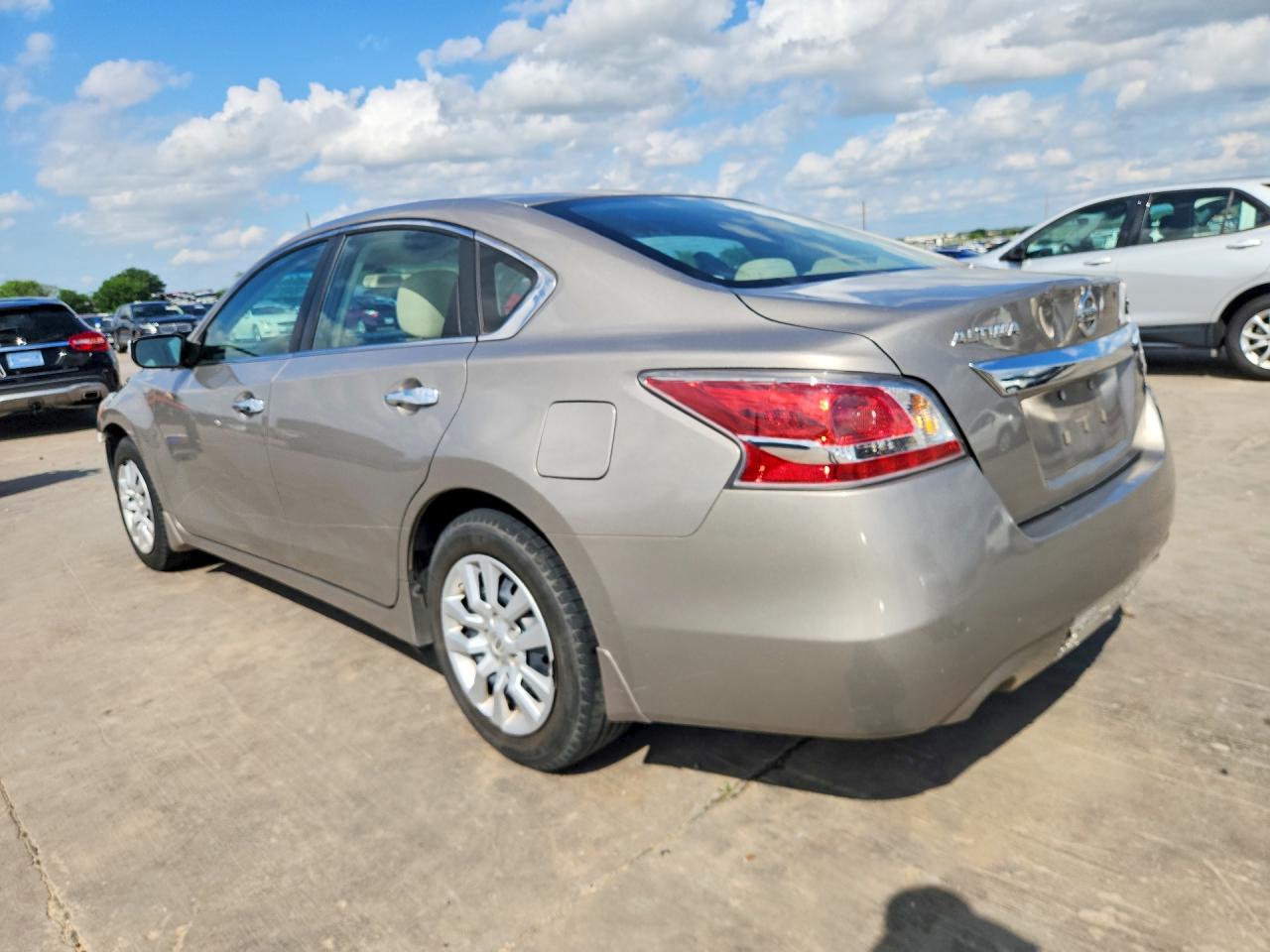 2015 Nissan Altima 2.5 S Beige vin: 1N4AL3AP0FN883625