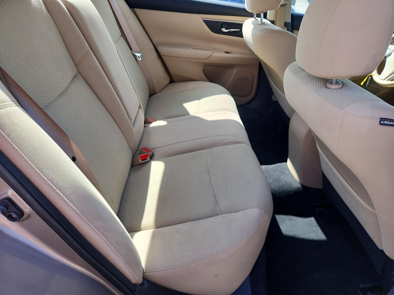 2015 Nissan Altima 2.5 S Beige vin: 1N4AL3AP0FN883625