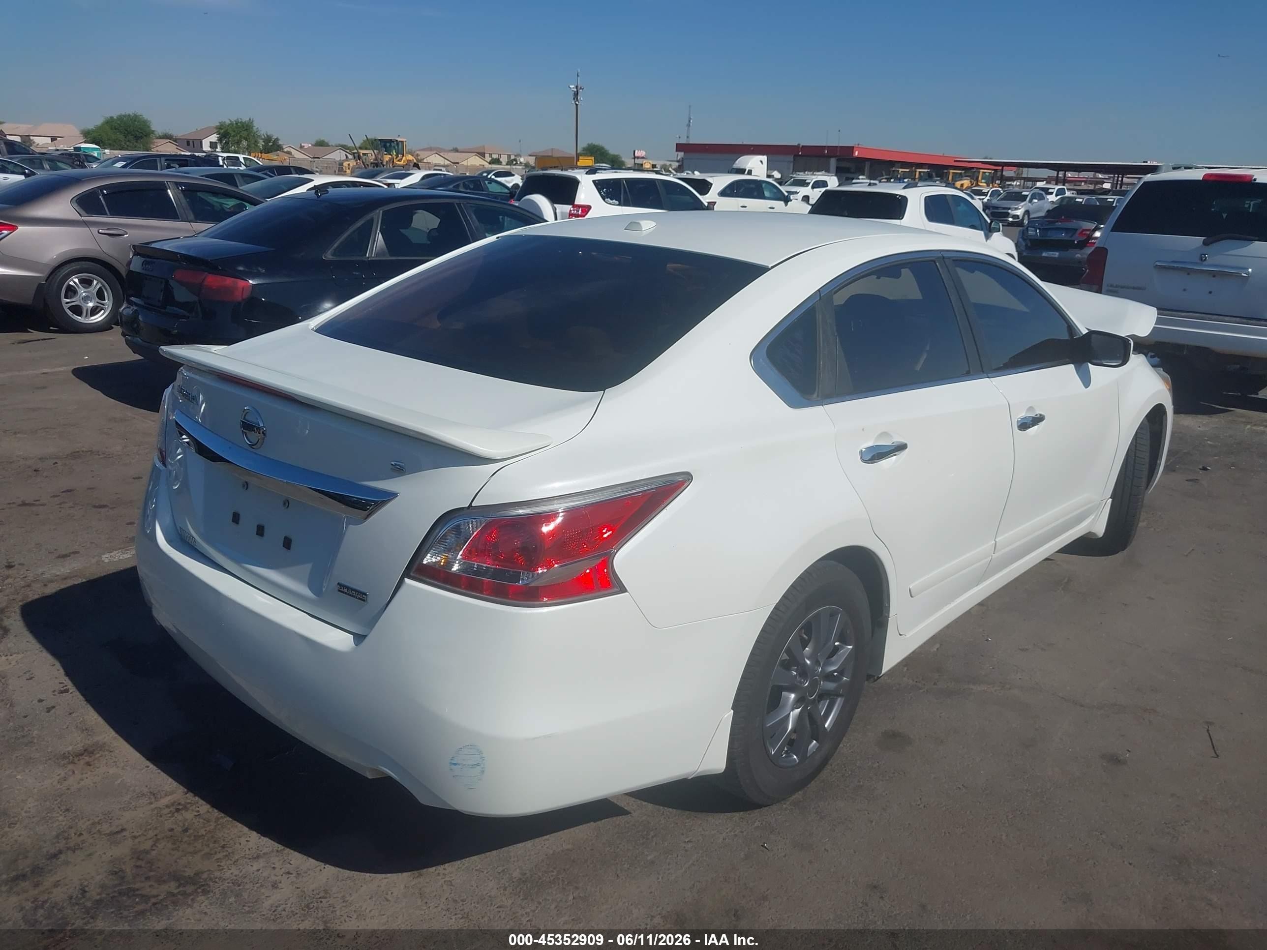 2015 Nissan Altima 2.5 S White vin: 1N4AL3AP0FN916204
