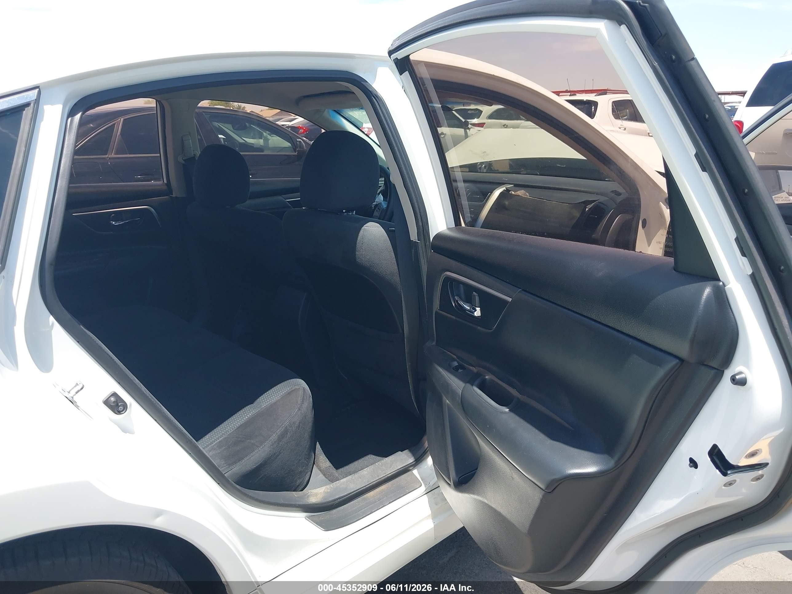 2015 Nissan Altima 2.5 S White vin: 1N4AL3AP0FN916204