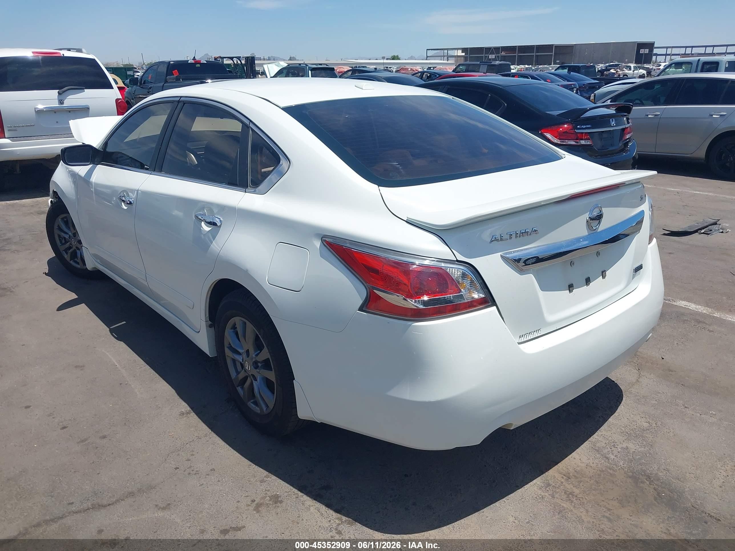 2015 Nissan Altima 2.5 S White vin: 1N4AL3AP0FN916204
