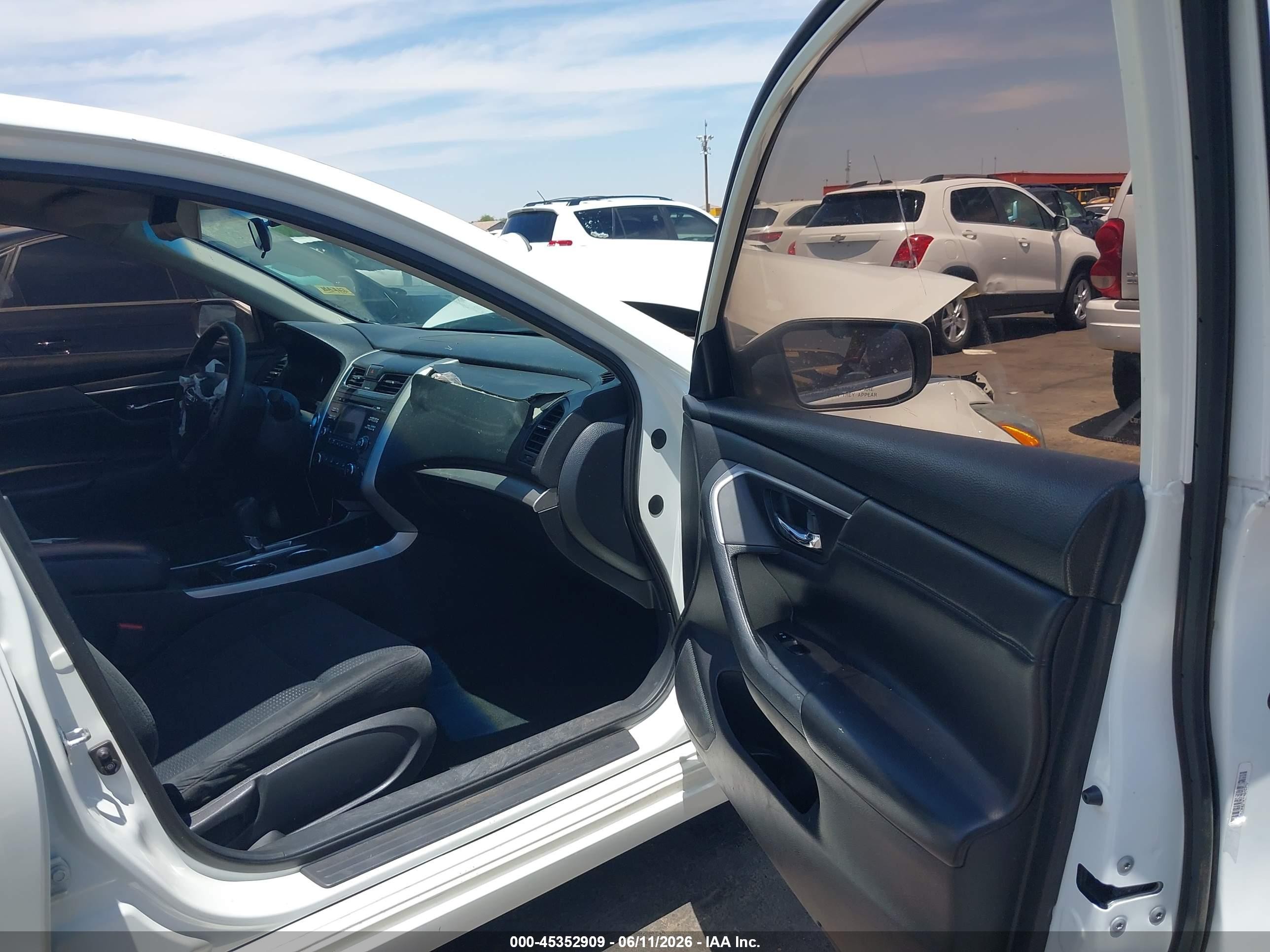 2015 Nissan Altima 2.5 S White vin: 1N4AL3AP0FN916204