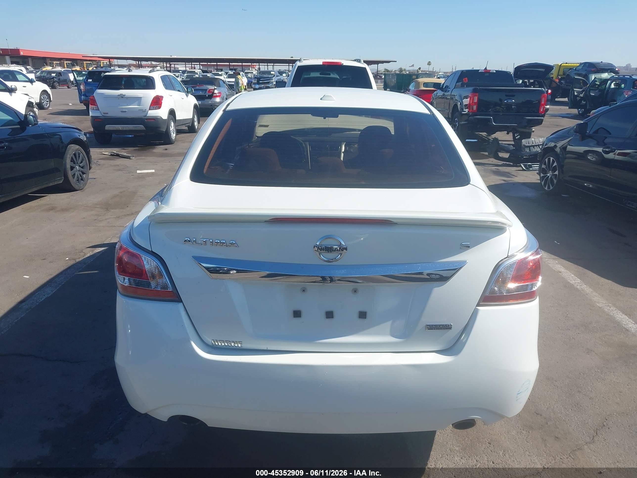2015 Nissan Altima 2.5 S White vin: 1N4AL3AP0FN916204