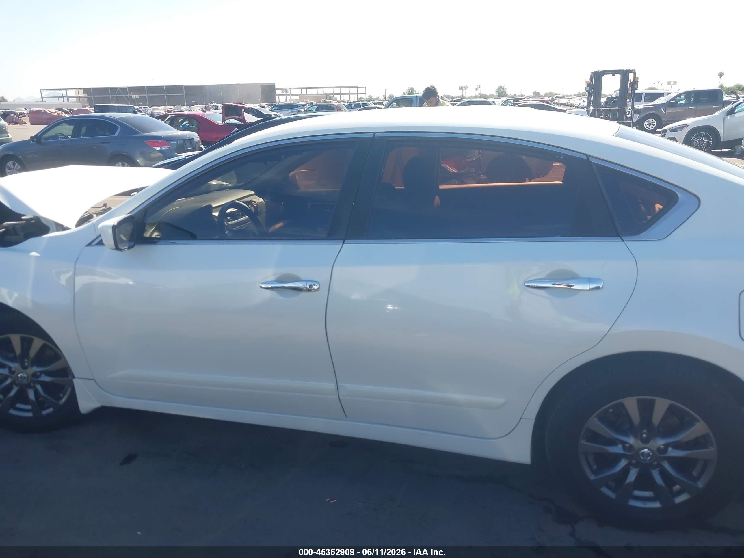 2015 Nissan Altima 2.5 S White vin: 1N4AL3AP0FN916204
