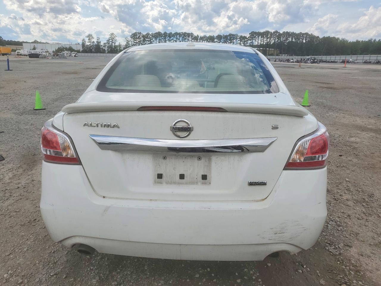 2015 Nissan Altima 2.5 S White vin: 1N4AL3AP0FN921452