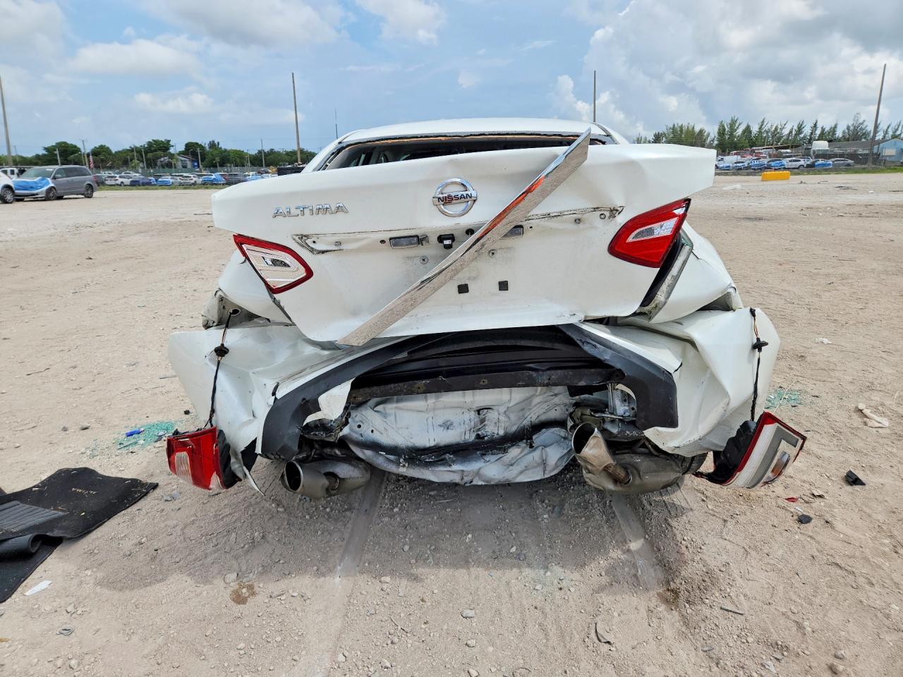 2017 Nissan Altima 2.5 S White vin: 1N4AL3AP0HC128621