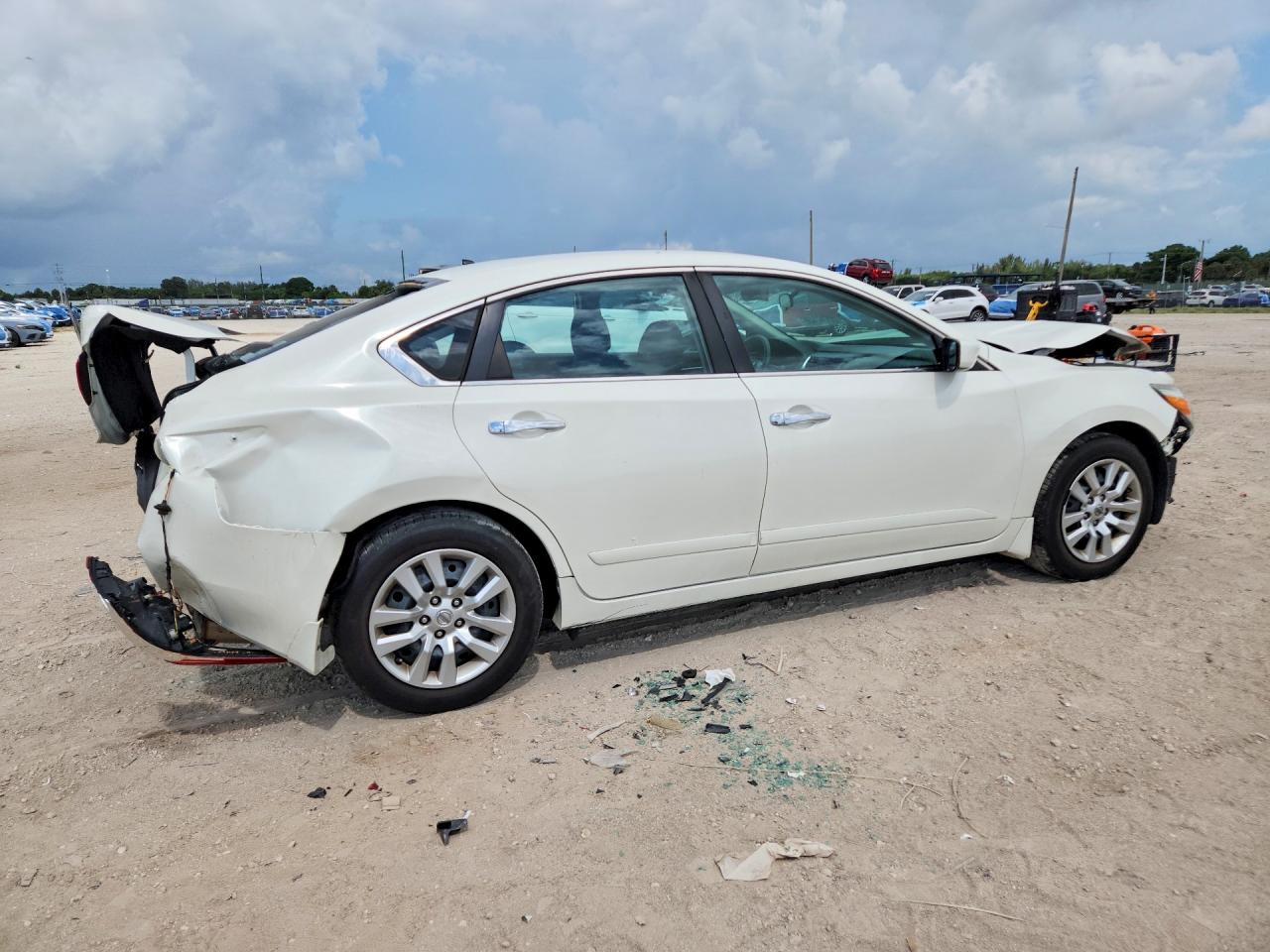 2017 Nissan Altima 2.5 S White vin: 1N4AL3AP0HC128621