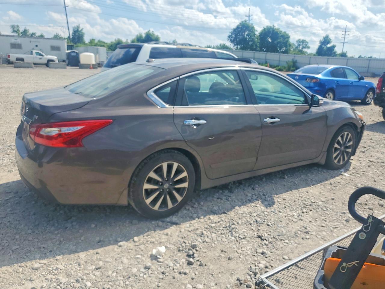 2017 Nissan Altima 2.5 Sv Brown vin: 1N4AL3AP0HC163109