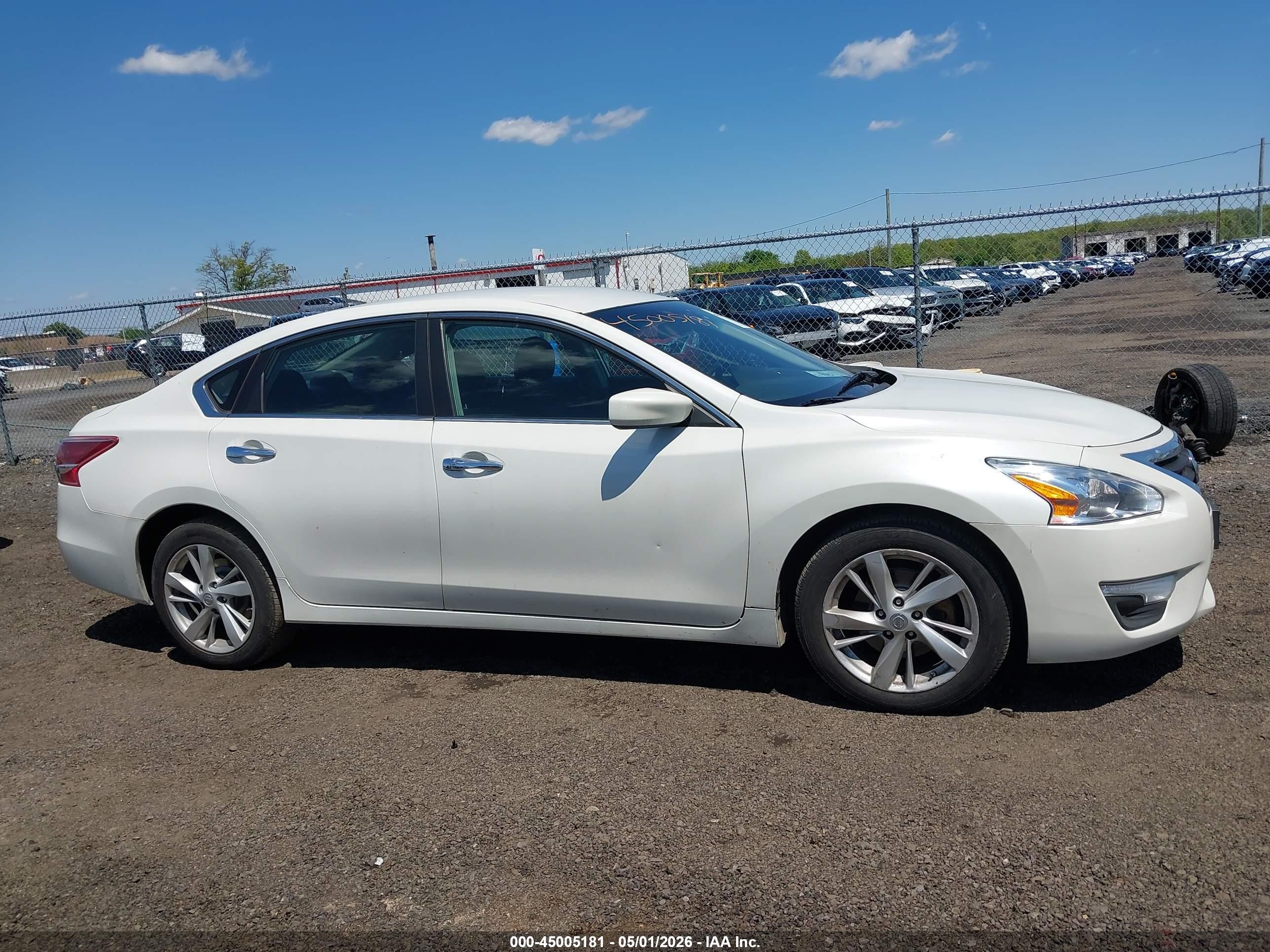 2013 Nissan Altima 2.5 Sv White vin: 1N4AL3AP1DC102765