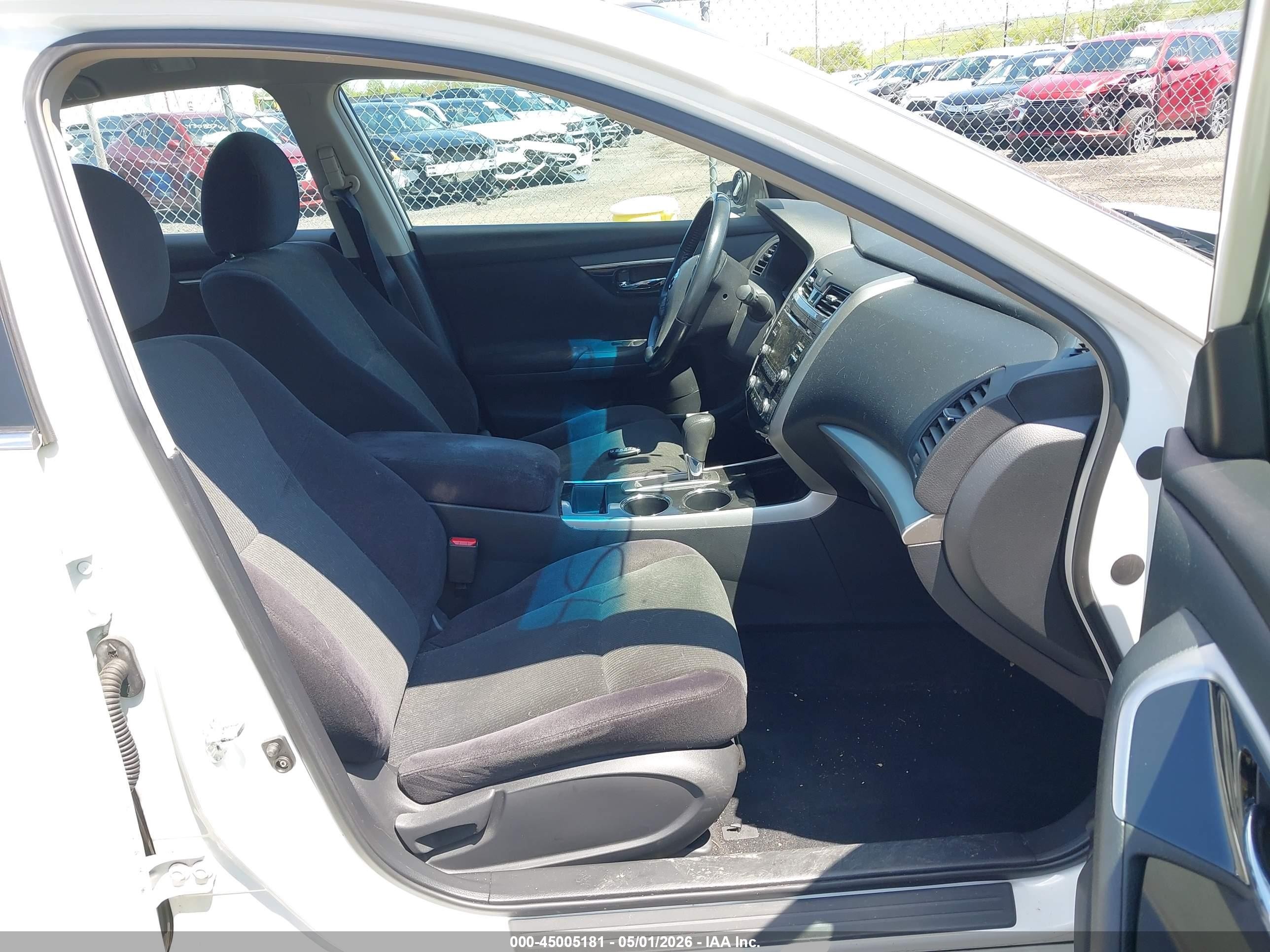 2013 Nissan Altima 2.5 Sv White vin: 1N4AL3AP1DC102765