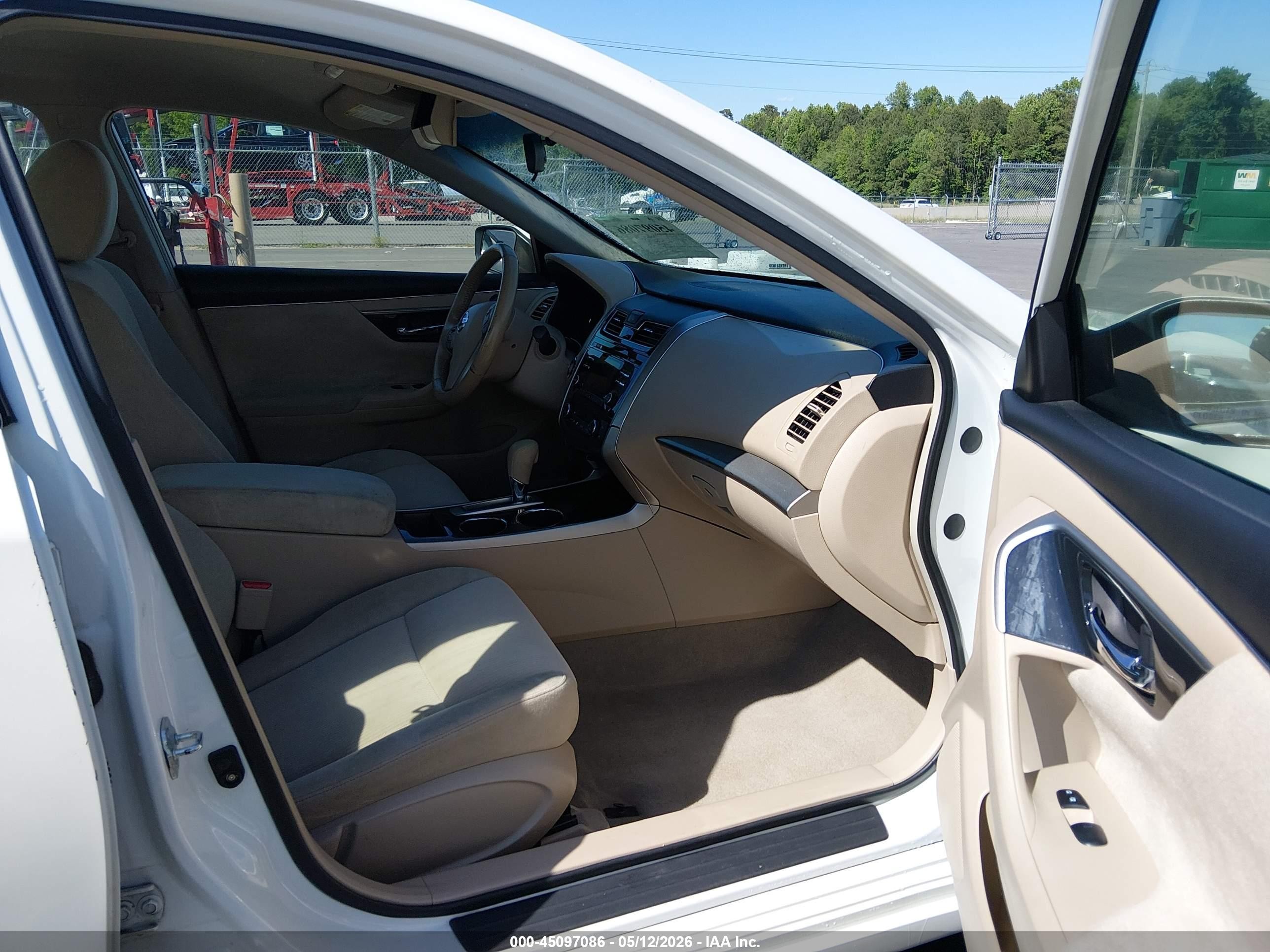 2013 Nissan Altima 2.5 Sv White vin: 1N4AL3AP1DC143588