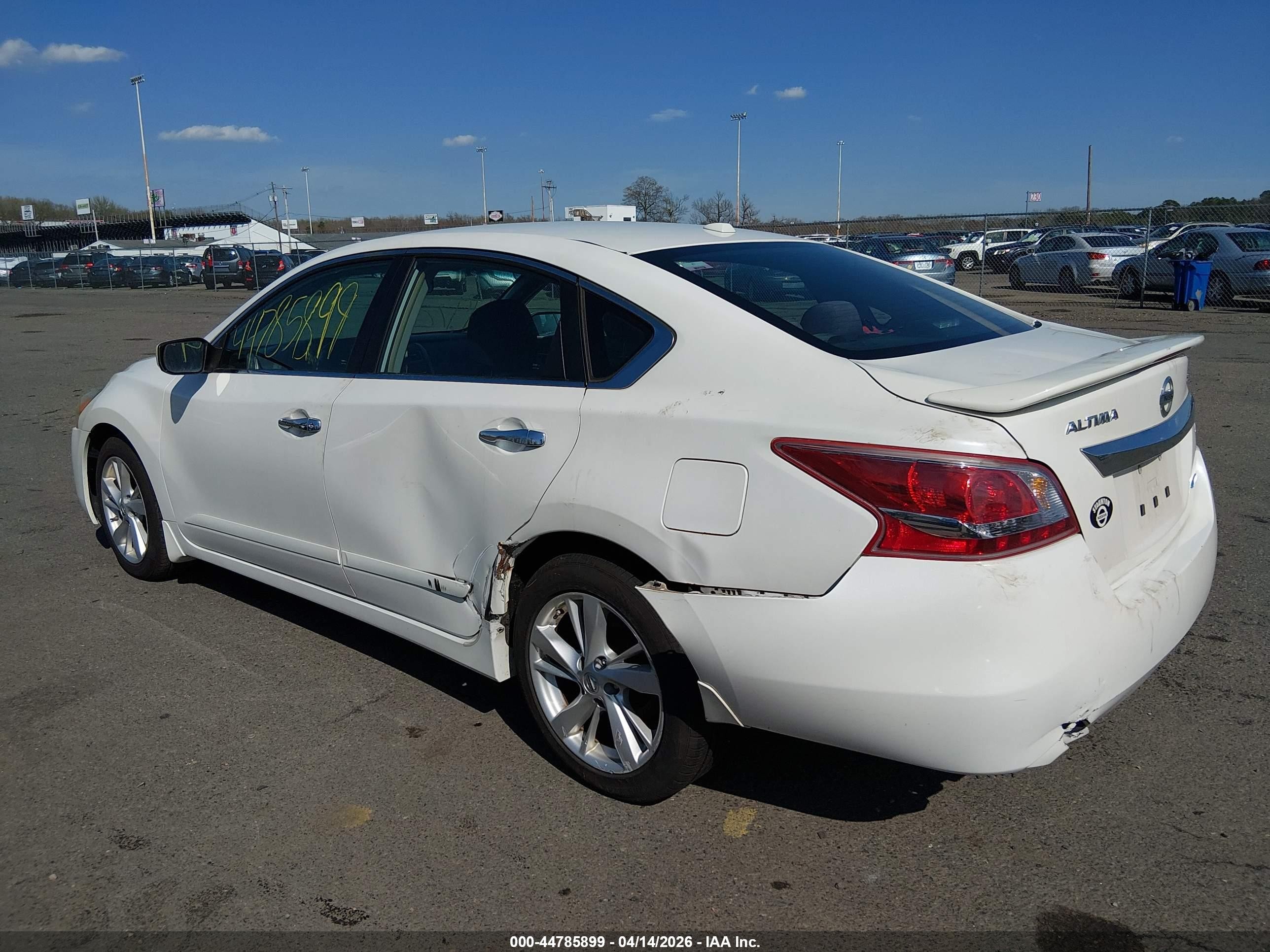 2013 Nissan Altima 2.5 Sv White vin: 1N4AL3AP1DC270096